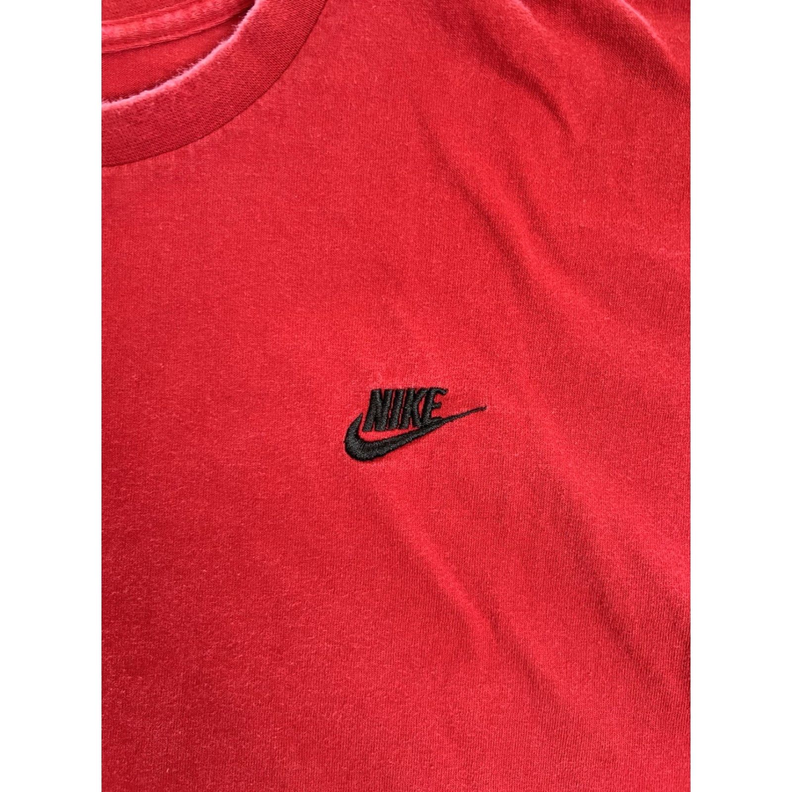 Nike VINTAGE Nike T-Shirt Red XL Men's Short Sleeve Embroidered Logo 90s Classic Essential Embroidered Silver Tag Size US XL / EU 56 / 4 - 3 Thumbnail