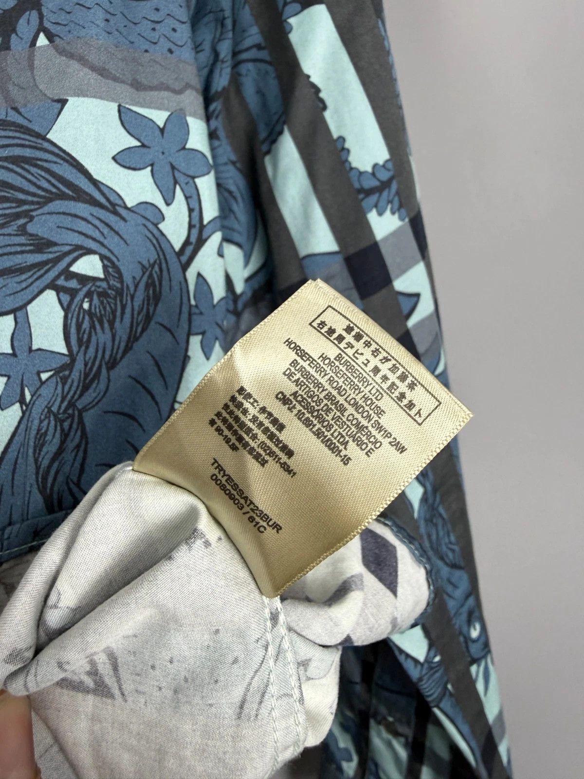 Burberry Burberry Brit FW17 Mythical Animal Print Shirt Blue Designer Size US M / EU 48-50 / 2 - 6 Thumbnail