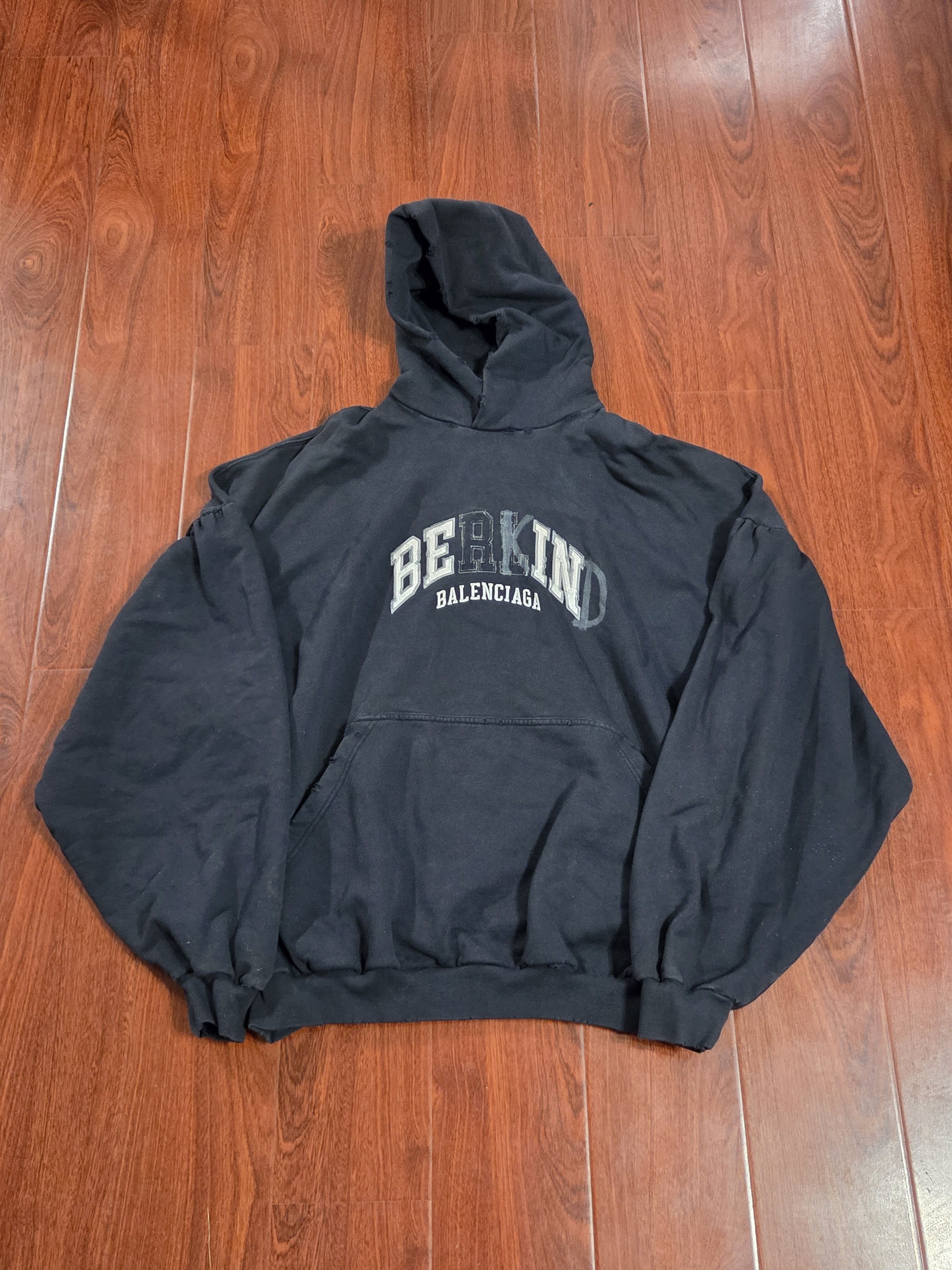 最終値下げ　BALENCIAGA BE KIND HOODIE Balenciaga Be Kind Hoodie in Gray | Lyst