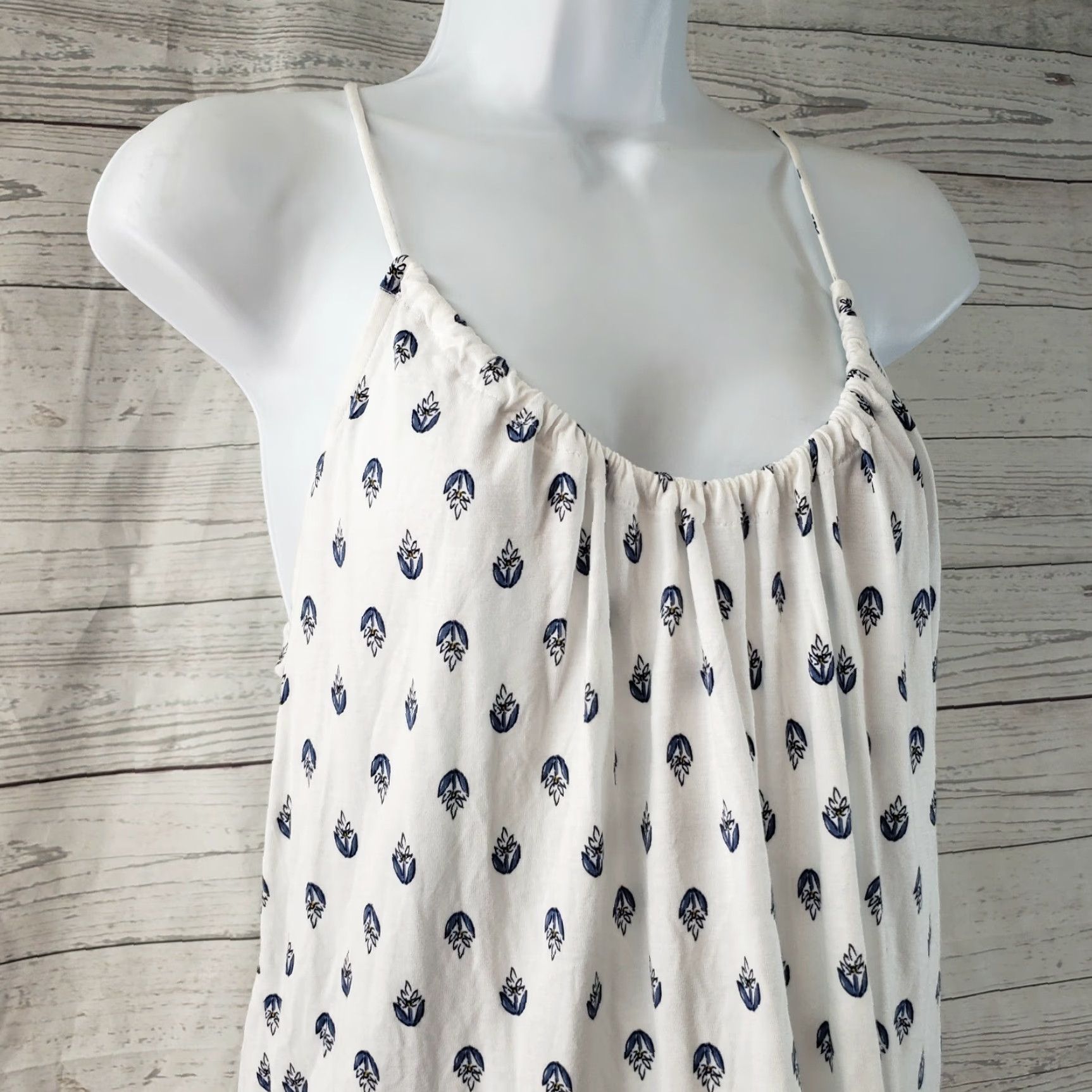 Old Navy Old Navy Womens Tank Top Sz Small Blue White Floral Rayon Size S / US 4 / IT 40 - 3 Thumbnail