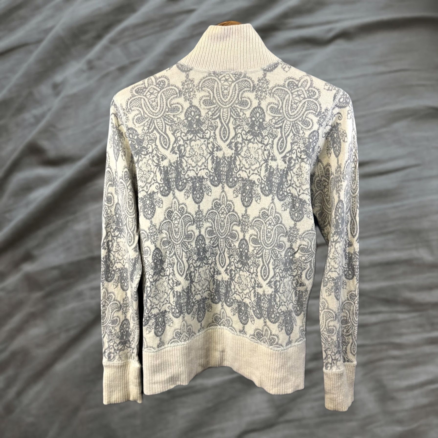 The North Face VINTAGE The North Face Sweater Womens M Full Zip Paisley Pattern Wool Cotton Nylon White Gray Size M / US 6-8 / IT 42-44 - 1 Thumbnail