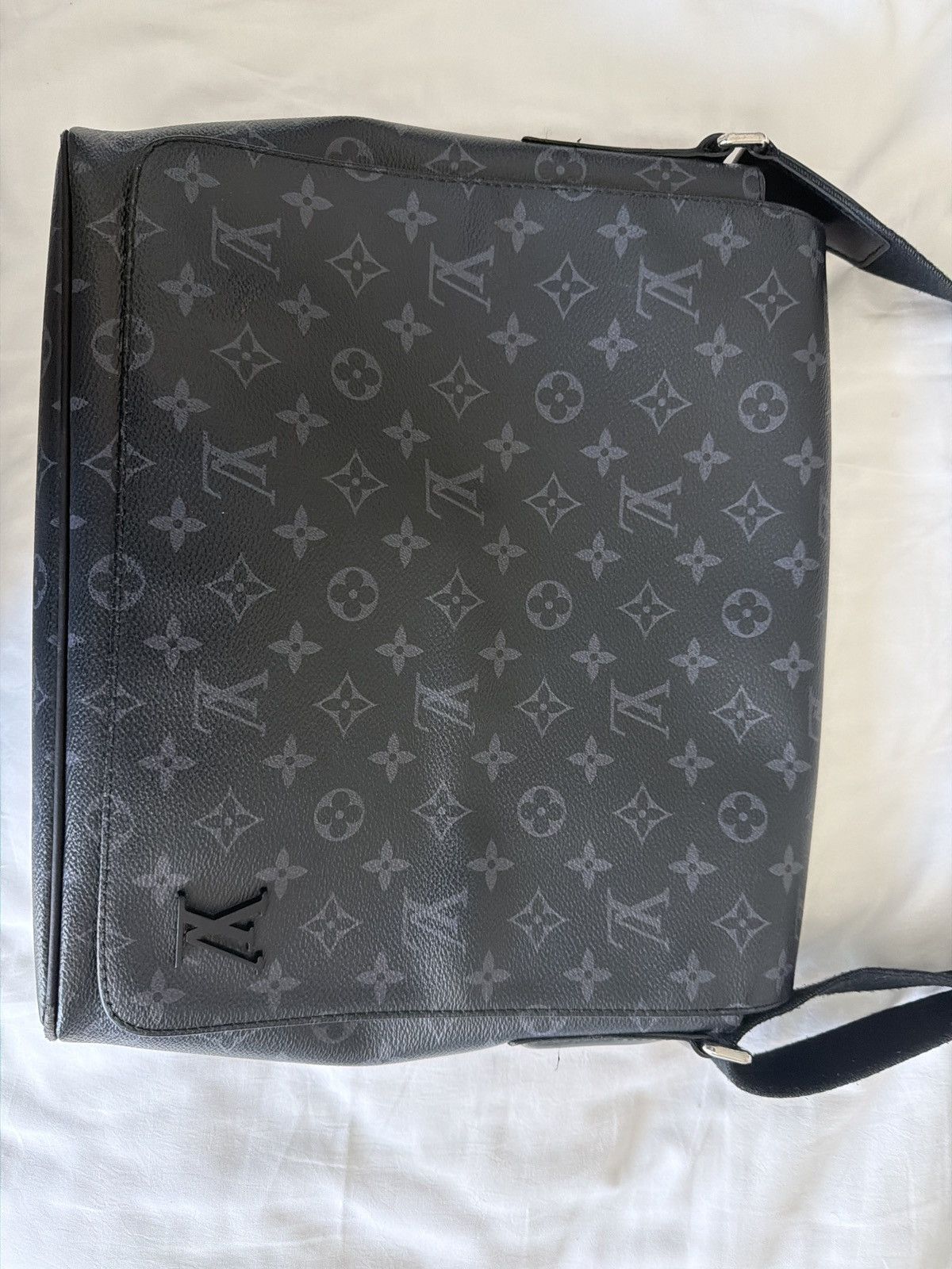 Louis Vuitton Louis Vuitton District MM Messenger Bag – Monogram Eclipse Size ONE SIZE - 3 Thumbnail