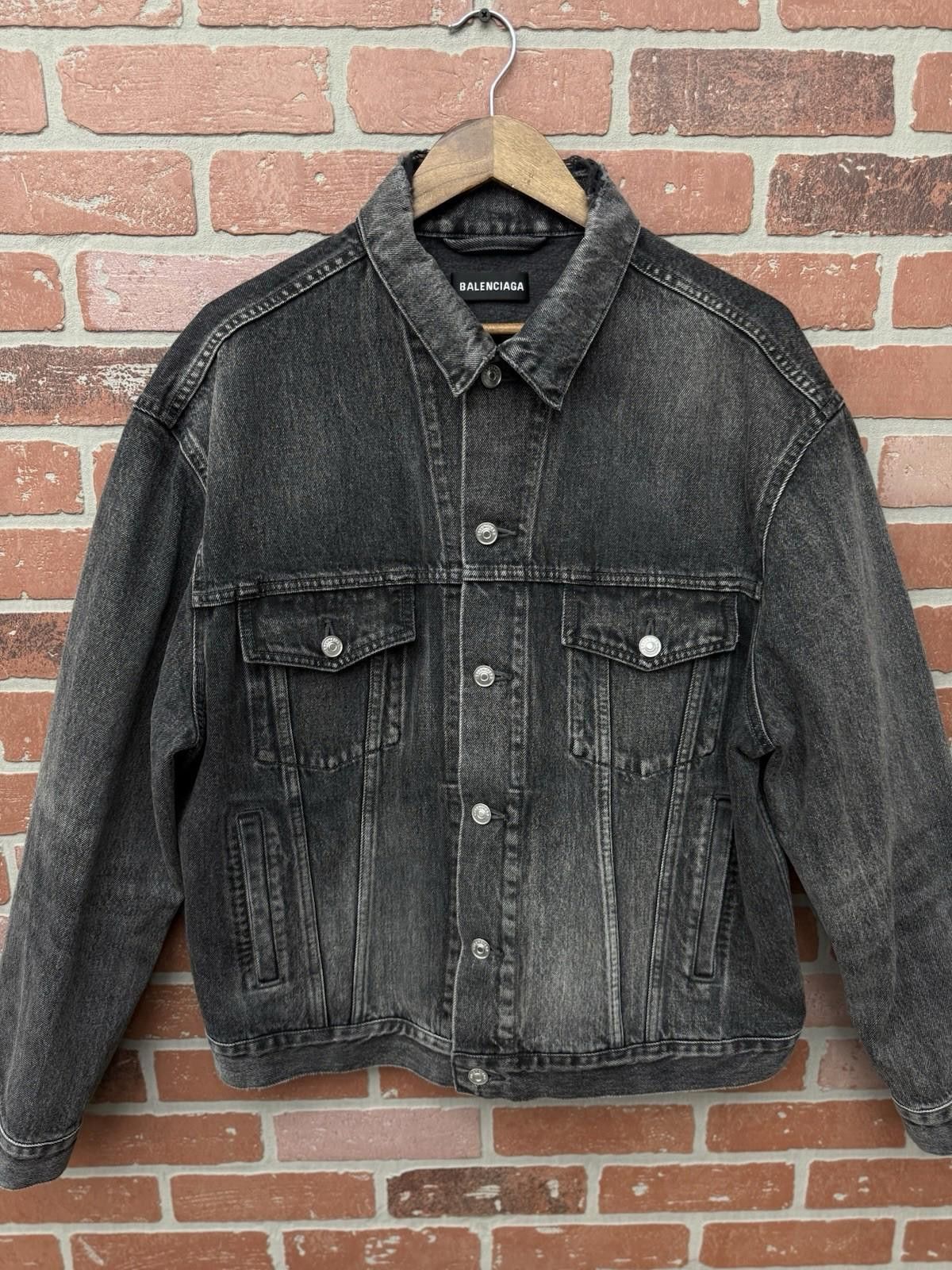 Balenciaga Balenciaga Black/Red Logo Denim Jean Jacket $1400 Size (50) Size US M / EU 48-50 / 2 - 1 Thumbnail
