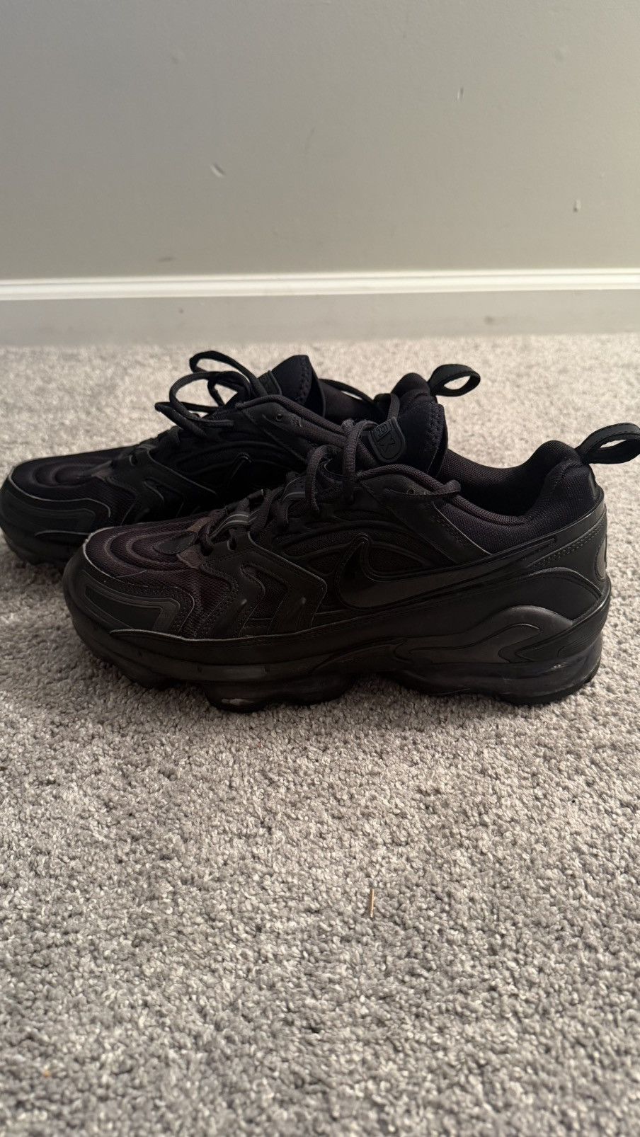 Nike Nike Air Max 720 Triple Black Size US 10.5 / EU 43-44 - 3 Thumbnail