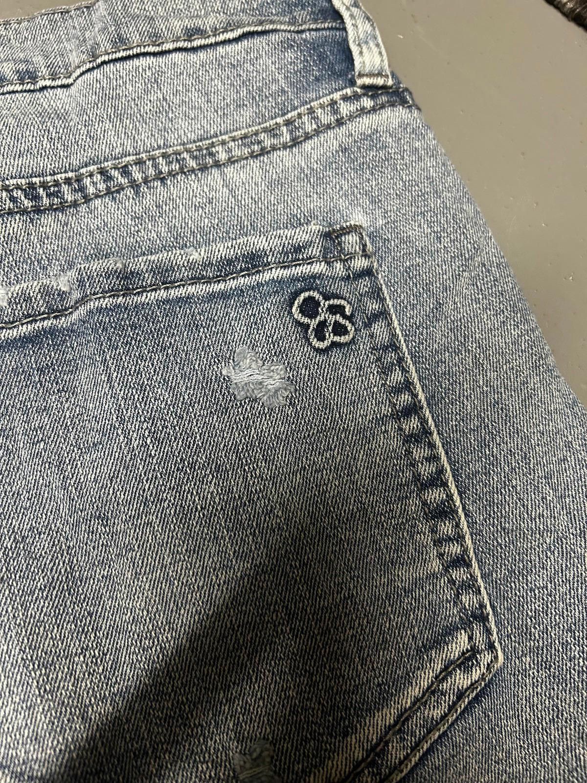 Designer Stylish Distressed Denim Shorts with Floral Embroidery Size 28" / US 6 / IT 42 - 4 Thumbnail