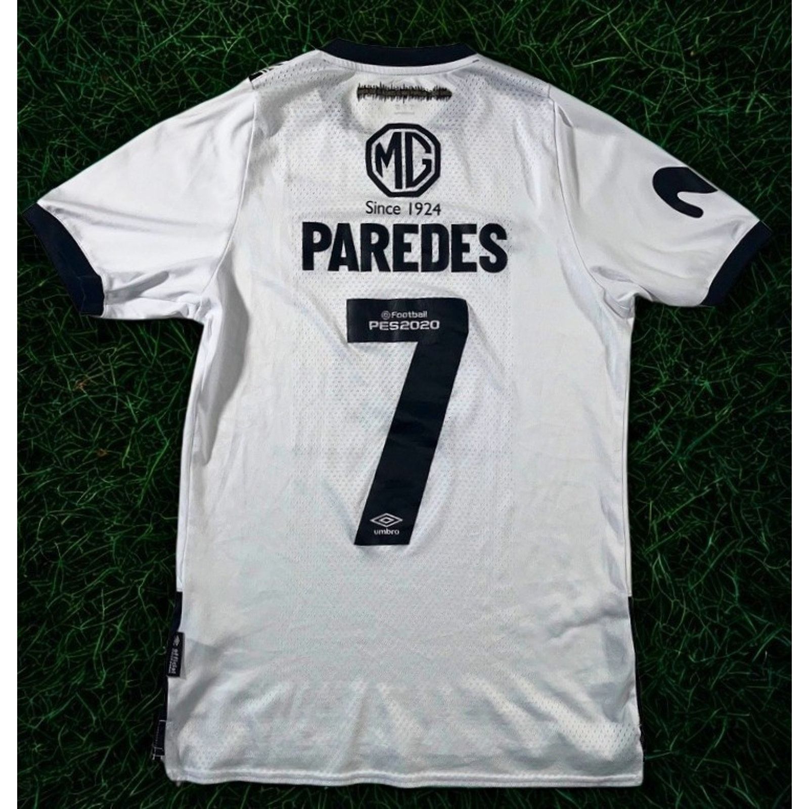 Umbro Colo Colo Esteban Paredes Umbro Soccer Jersey S Chile 2019 Size US S / EU 44-46 / 1 - 6 Thumbnail