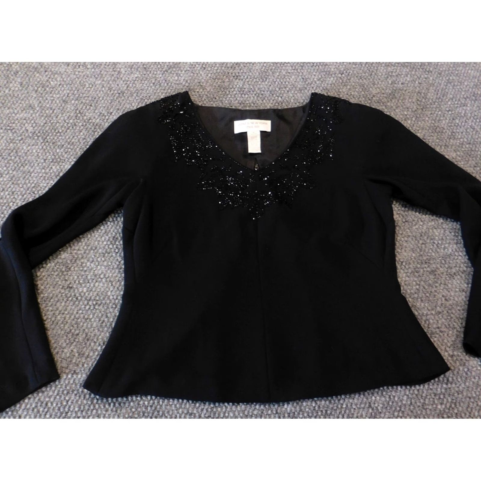 Jones New York Jones New York top Blouse Womens Regular Size 6 Black V-Neck Cap Sleeve Pullover Ruffle Polyester Rayon Fine Knit Size M / US 6-8 / IT 42-44 - 2 Thumbnail