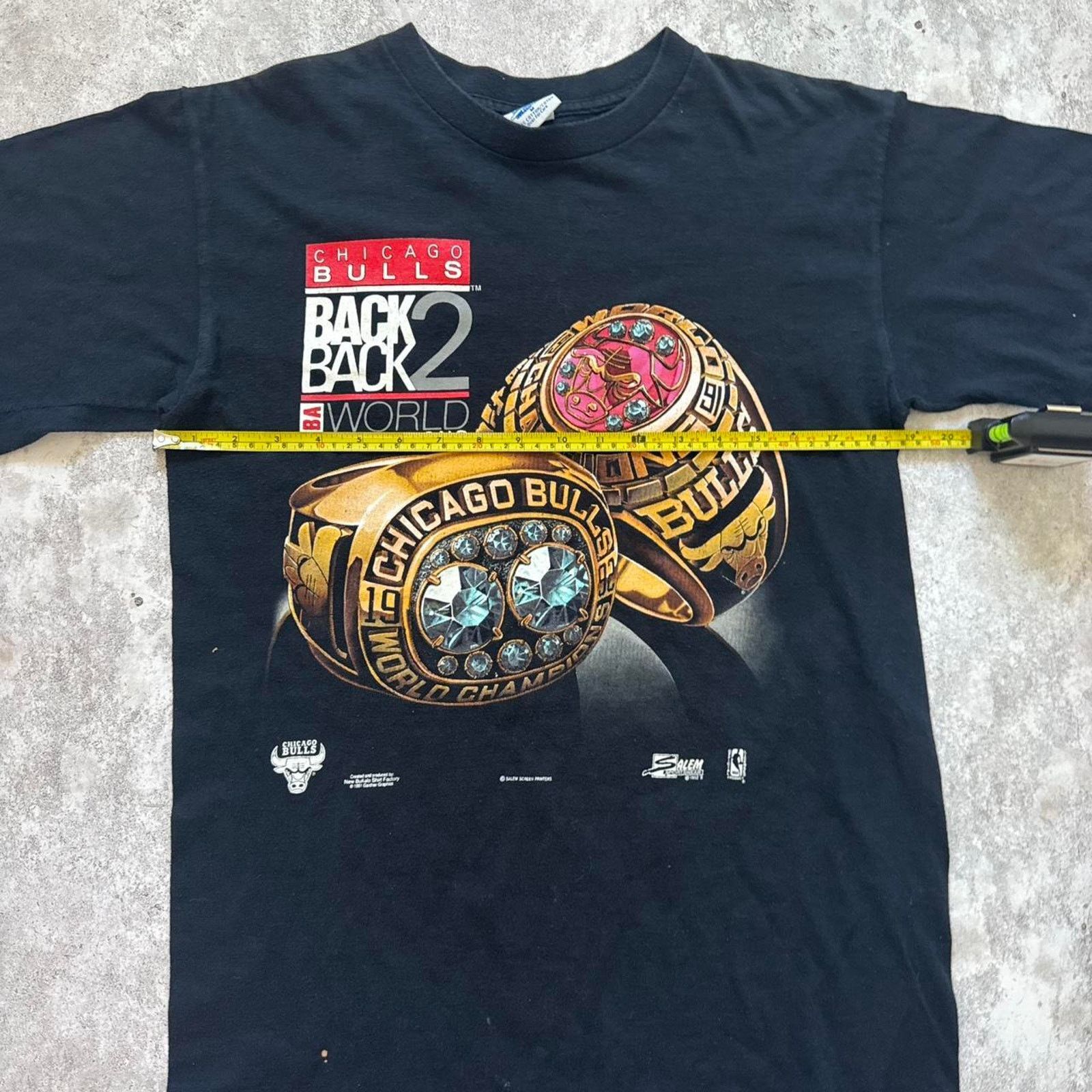 Salem Sportswear Vintage 90s Salem Sportswear Chicago Bulls T-Shirt – Size M Size US M / EU 48-50 / 2 - 4 Thumbnail