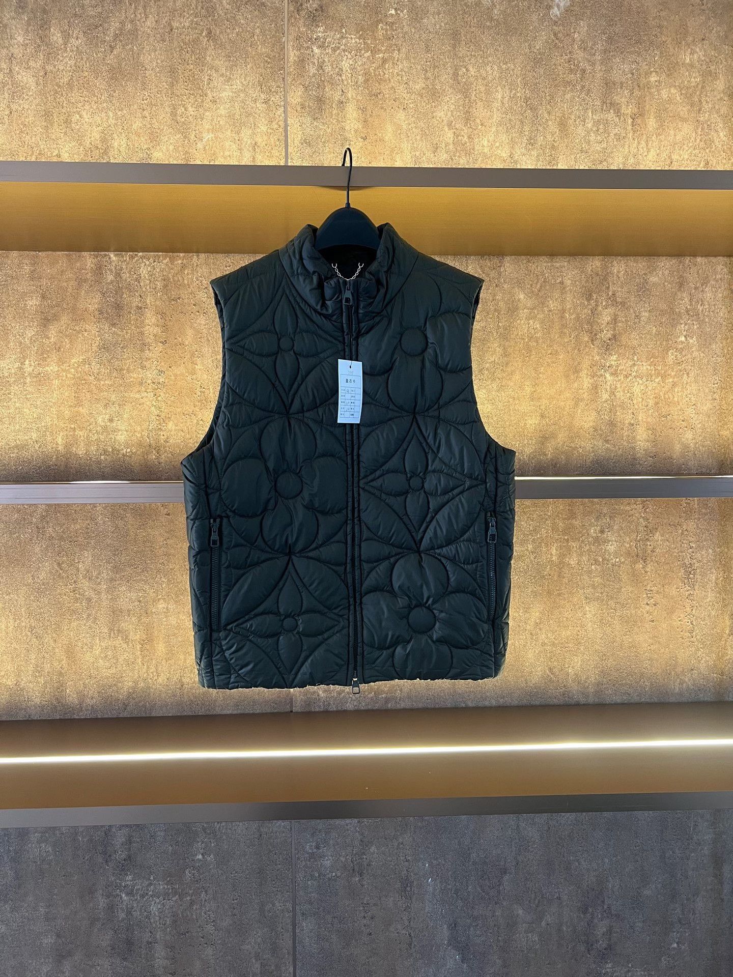 Louis Vuitton Louis Vuitton Dark Green Down Vest Size US M / EU 48-50 / 2 - 1 Thumbnail
