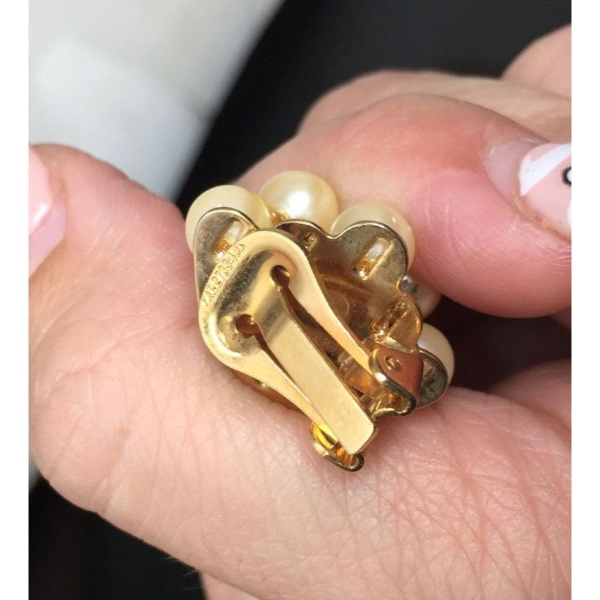 Other Women's Gold Tone Cluster Clip on Earrings with Faux Pearls Size ONE SIZE - 6 Thumbnail