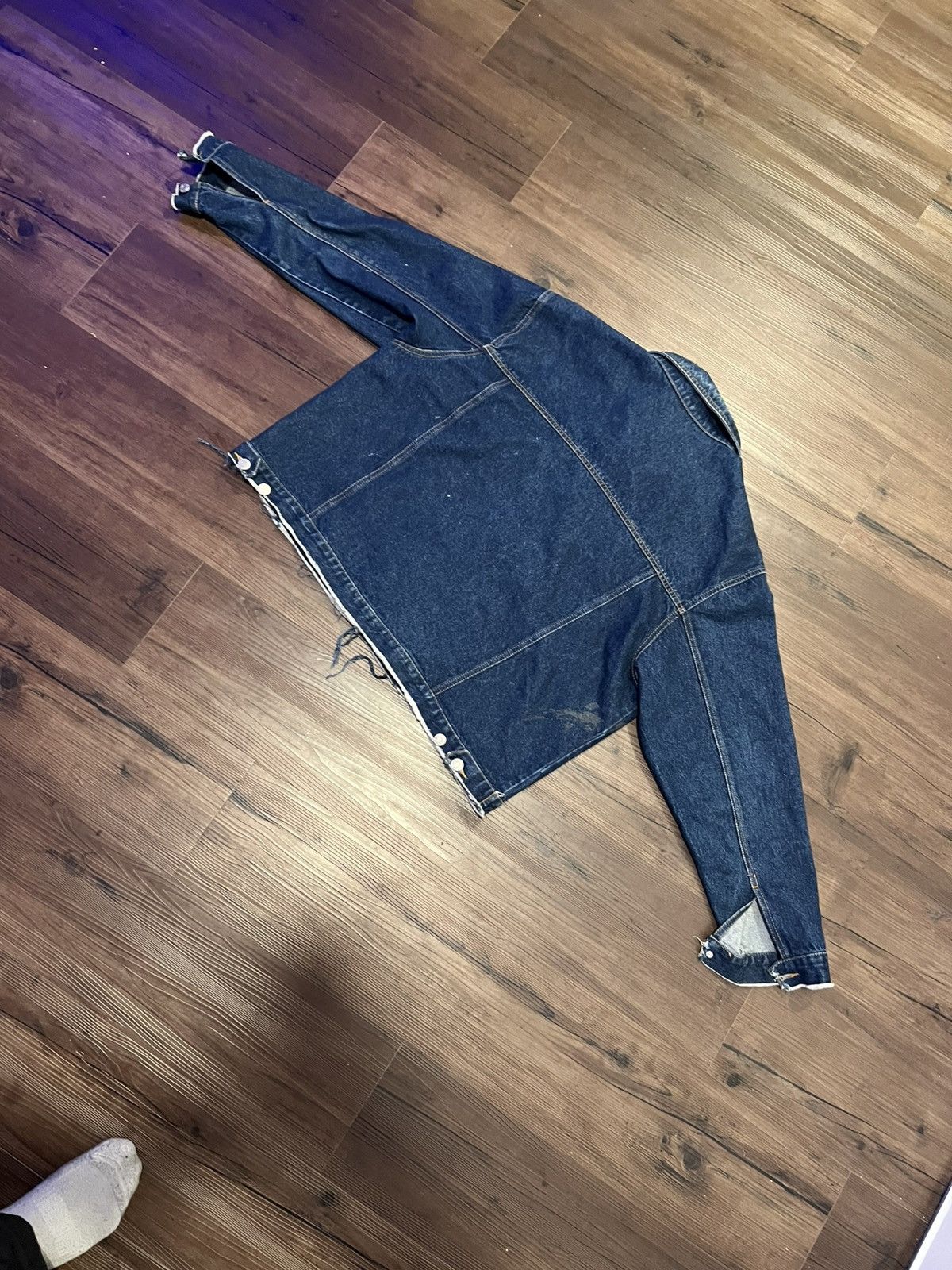 Japanese Brand Streetwear “Playboy” Cropped Distressed Jean Jacket Size US M / EU 48-50 / 2 - 3 Thumbnail
