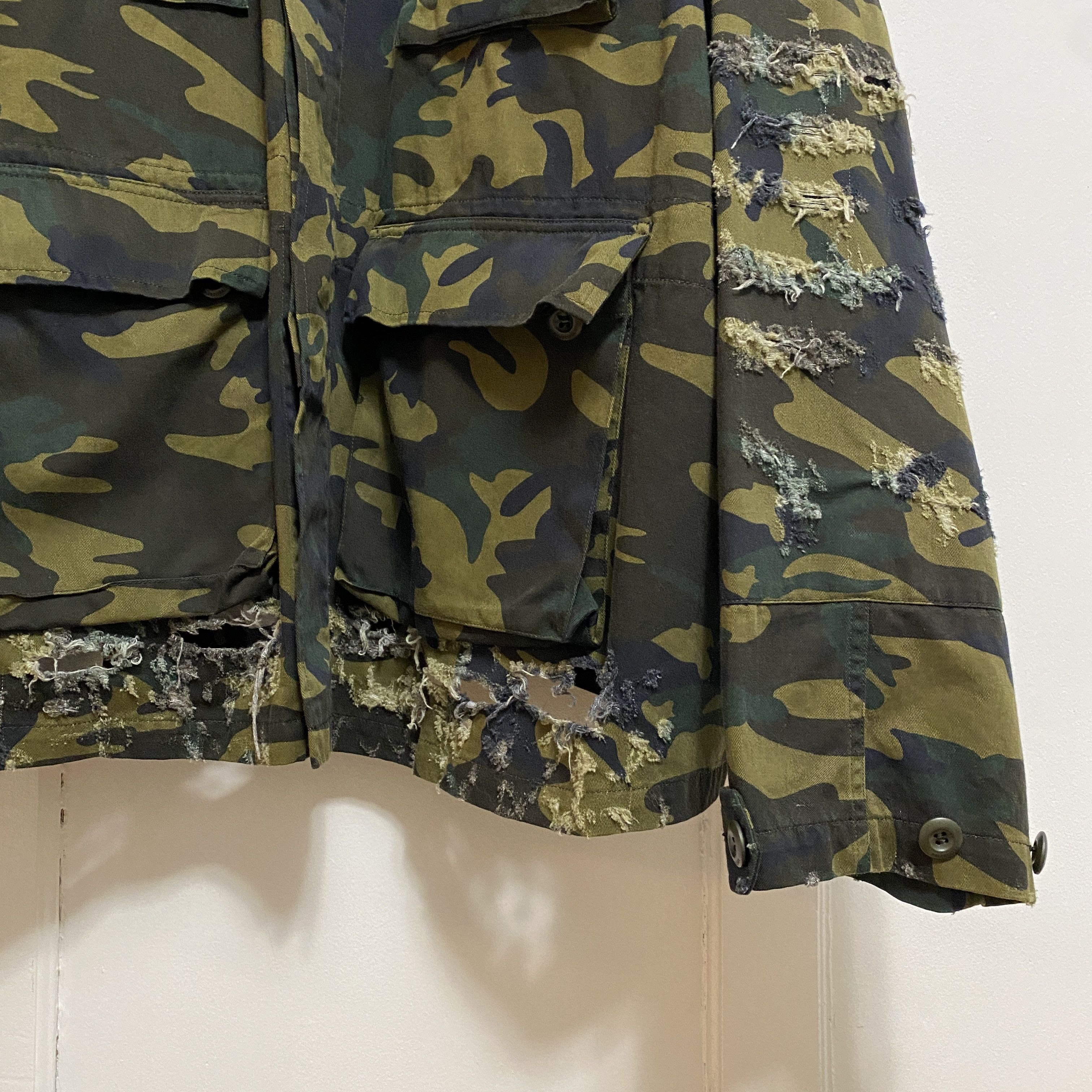 Balenciaga Balenciaga Camo Super Distressed Oversized Jacket Shirt Size US M / EU 48-50 / 2 - 11 Thumbnail