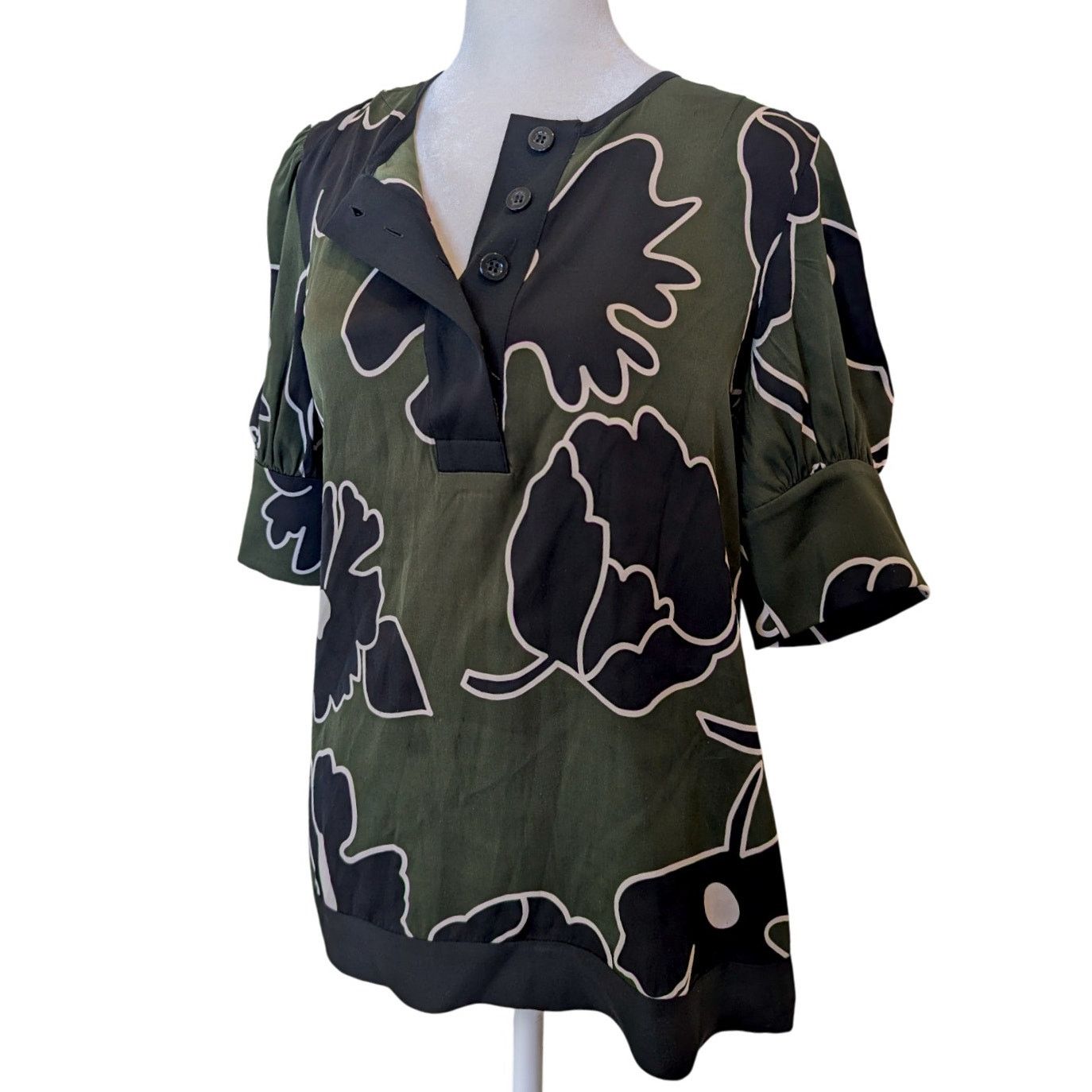 Diane von Furstenberg Diane Von Furstenberg Silk Floral Blouse Size 4 Size S / US 4 / IT 40 - 1 Thumbnail