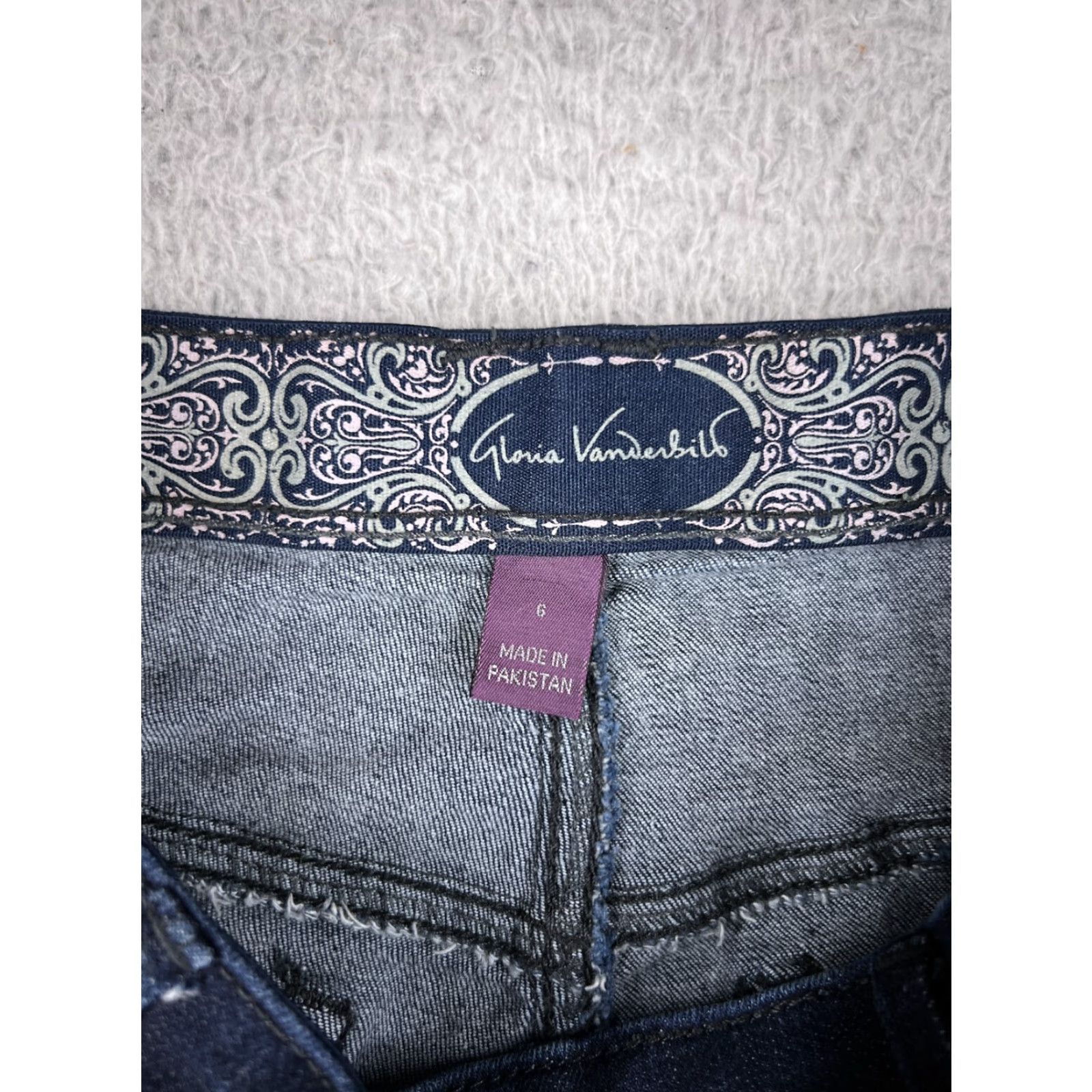 Gloria Vanderbilt Gloria Vanderbilt Jeans Women 6 Blue Denim Straight Dark Wash Zip Fly 5-Pocket Design Regular Rise Modern Classic Amanda Size 28" / US 6 / IT 42 - 4 Thumbnail