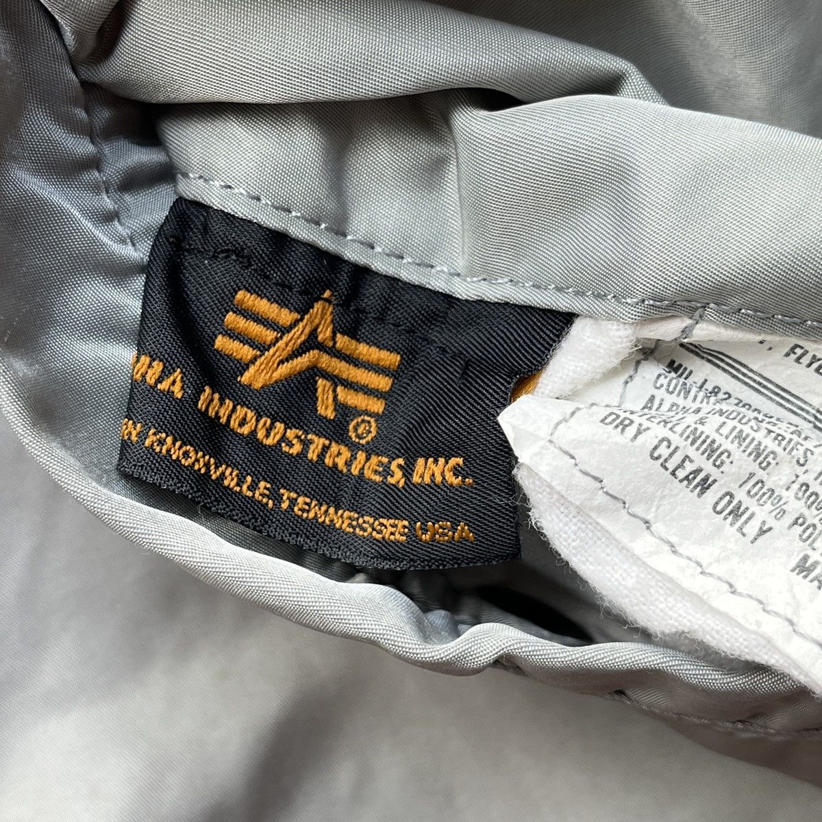 Alpha Industries VINTAGE ALPHA INDUSTRIES AVIREX MA-1 BOMBER FLIGHT JACKET Size US L / EU 52-54 / 3 - 17 Thumbnail