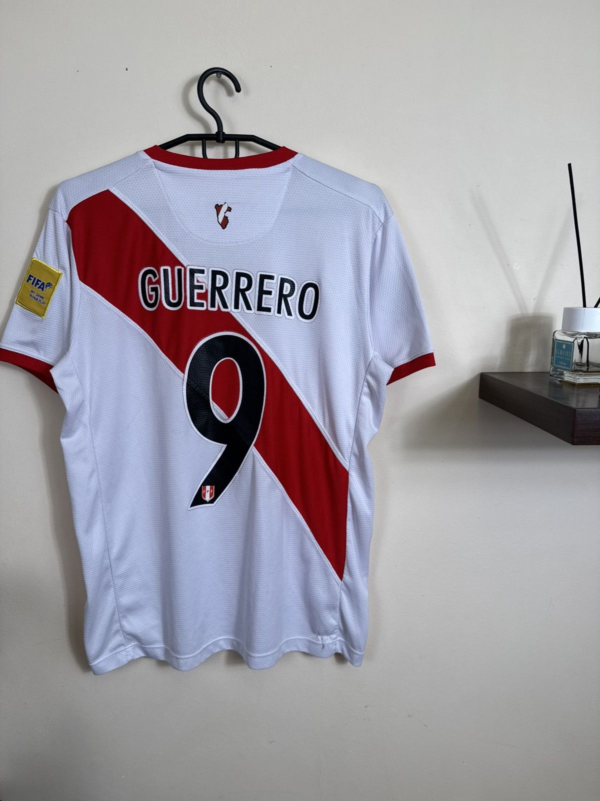 Umbro Umbro Peru FPF Jersey 2018 Guerrero #9 Football Shirt Home Size US M / EU 48-50 / 2 - 18 Thumbnail