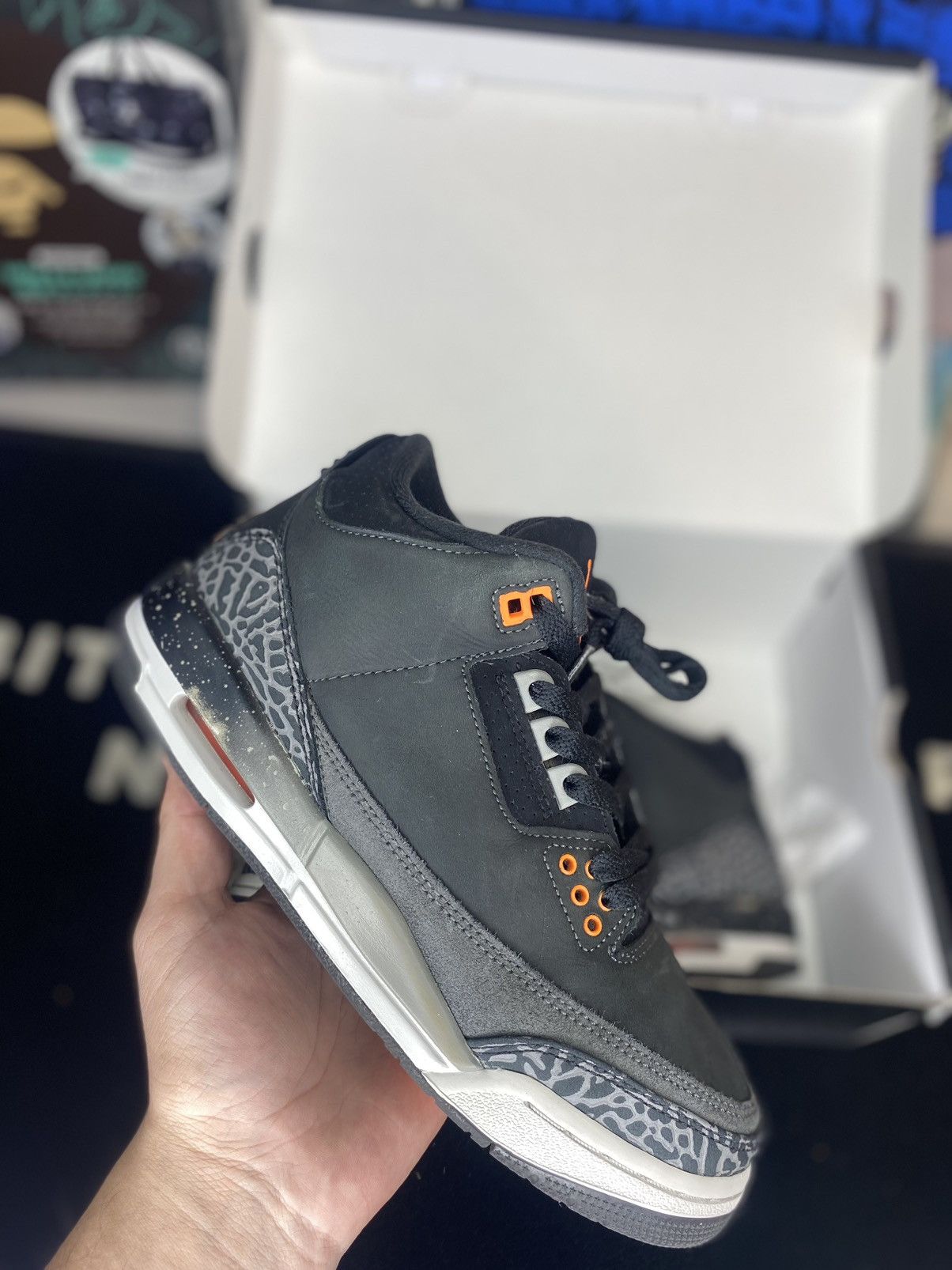 Jordan Brand Jordan 3 “Fear (2023)” GS Size US 6 / EU 39 - 1 Thumbnail