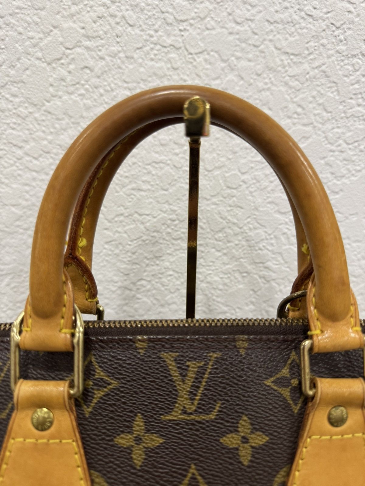 Louis Vuitton Louis Vuitton Alma PM Monogram Handbag Size ONE SIZE - 2 Thumbnail