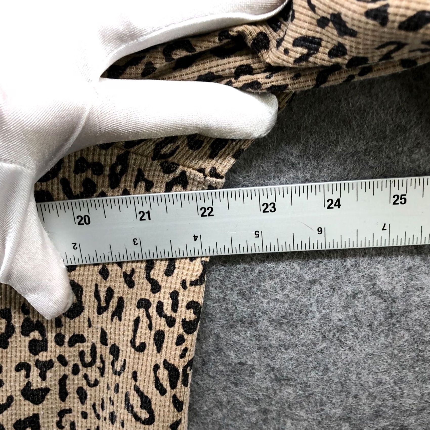 Vintage VINTAGE Jane & Delancey Leopard Print Long Sleeve Shirt Womens M Button Down Tan Waffle Size M / US 6-8 / IT 42-44 - 7 Thumbnail