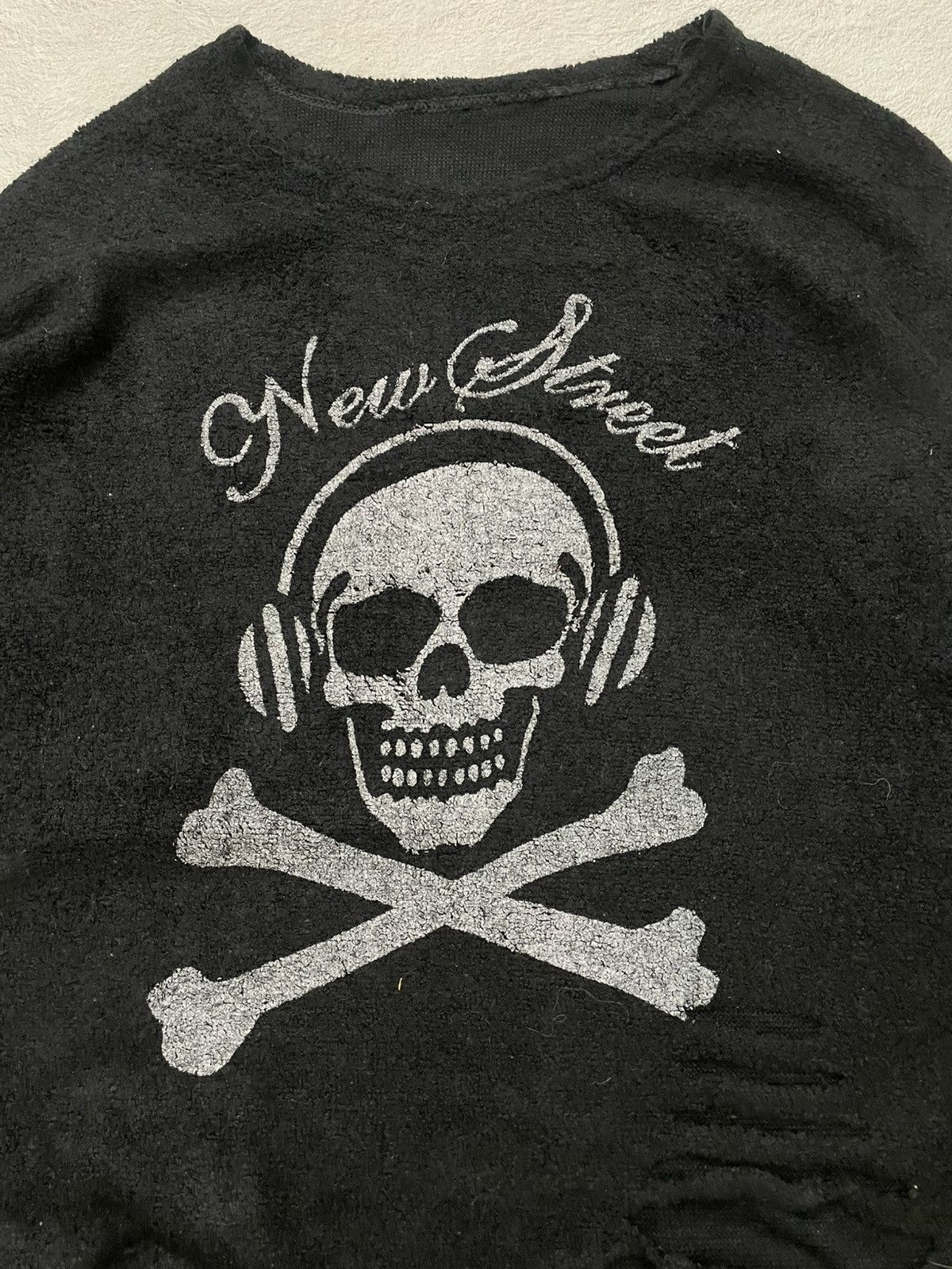 Le Grande Bleu (L.G.B.) Distressed Skull Graphic Street Punk Grunge y’s ifsix y2k Size US XXL / EU 58 / 5 - 2 Thumbnail