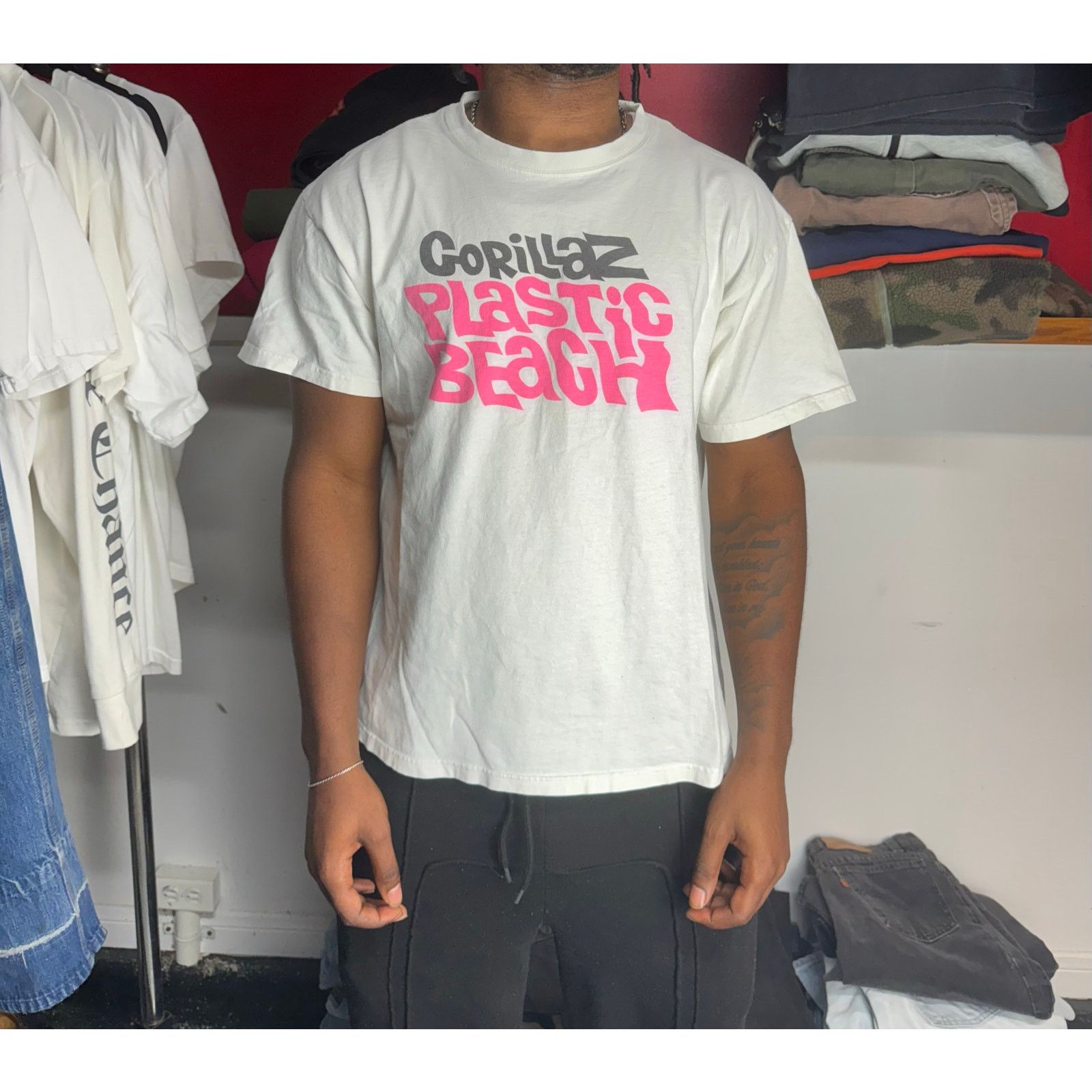Fruit Of The Loom y2k gorillaz plastic beach band tee Size US L / EU 52-54 / 3 - 1 Thumbnail