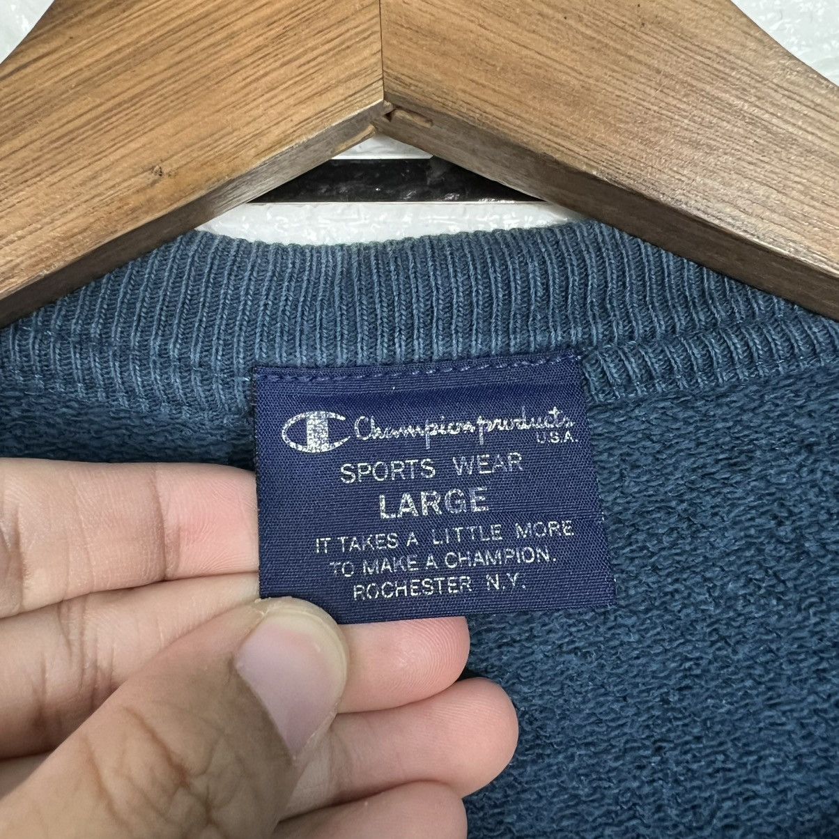 Champion Vintage CHAMPION PRODUCTS USA Crewneck Sweatshirt #4064-C185 Size US L / EU 52-54 / 3 - 8 Thumbnail