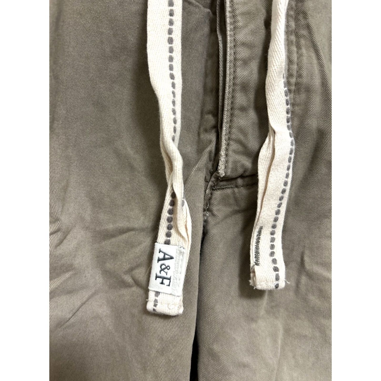 Abercrombie & Fitch VINTAGE Abercrombie & Fitch Cargo Shorts Mens 33 Beige Twill Cotton 90s Army Preppy Easy Care Pockets Regular Front Flat Front Size US 33 - 5 Thumbnail