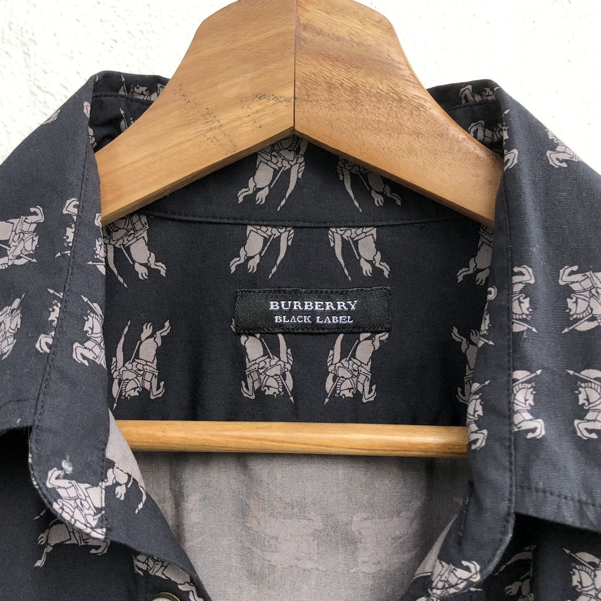 Burberry Burberry Black Label Overprint Logo Stretchable Short Sleeve Size US S / EU 44-46 / 1 - 13 Thumbnail