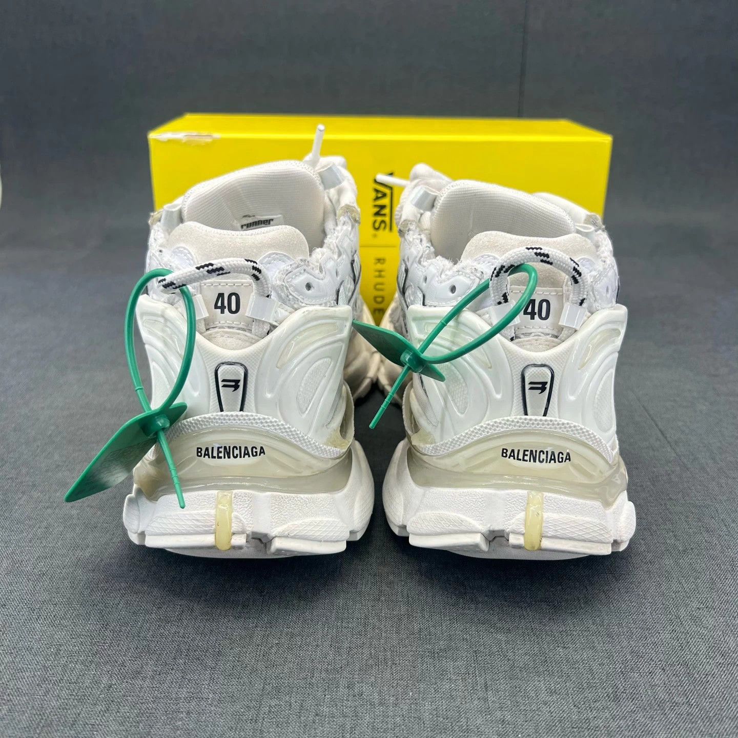 Balenciaga Balenciaga Runner White 2x Worn Like New 40 Size US 7 / EU 40 - 5 Thumbnail