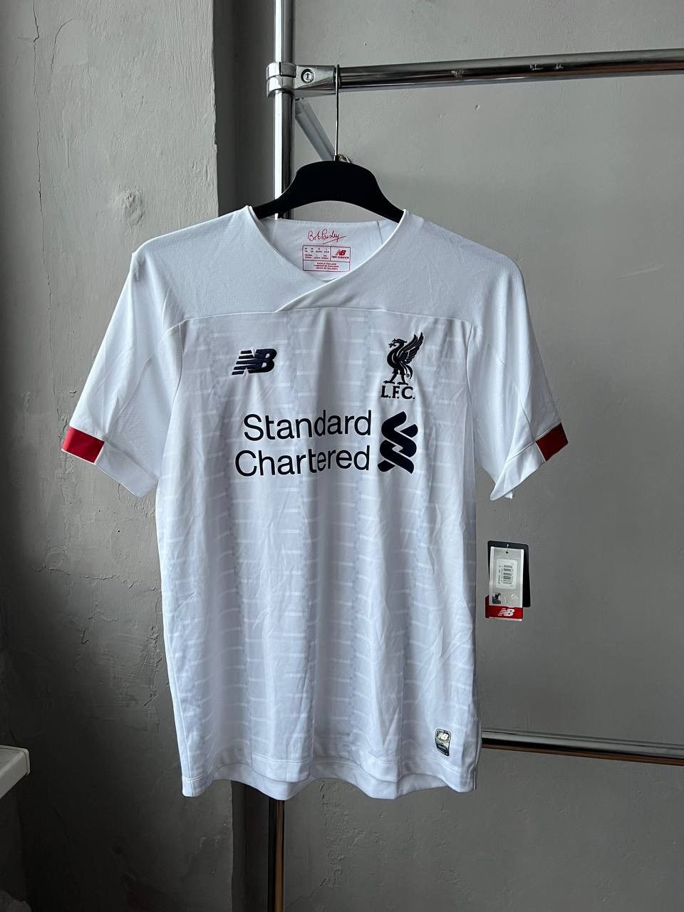 New Balance NEW! 2019/20 LIVERPOOL FC #11 M.SALAH HOME SOCCER JERSEY M Size US M / EU 48-50 / 2 - 3 Thumbnail