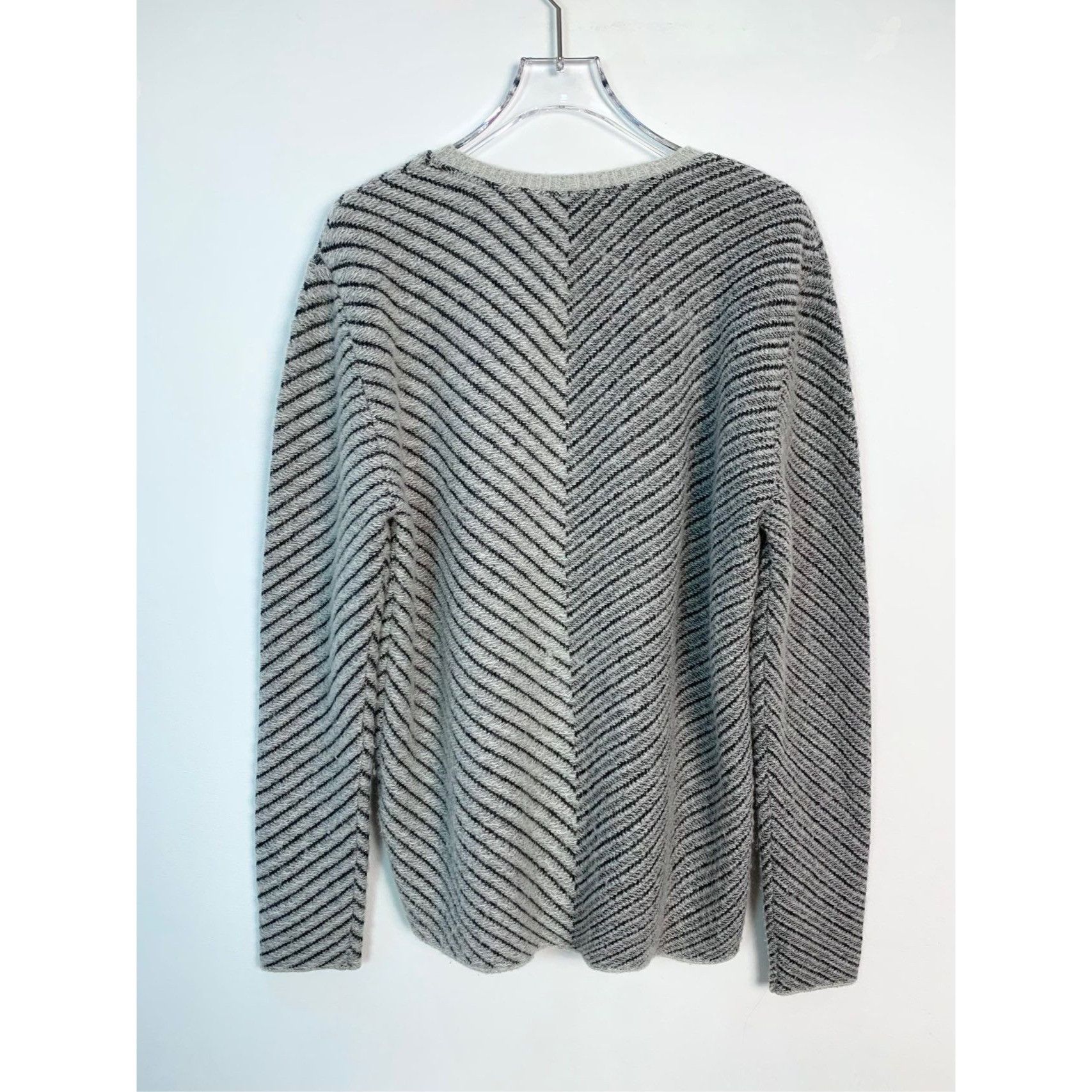 Fendi Fendi Mens Crew-Neck Wool Knit Sweater Size 44 With Pocket & Size US S / EU 44-46 / 1 - 7 Thumbnail