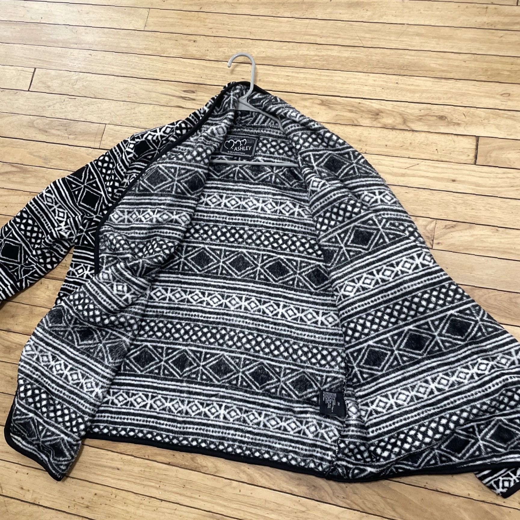 Vintage VINTAGE Ashley Open Fleece Wrap Women 3X Geometric Black White Southwestern Cardigan Size XXL / US 16-18 / IT 52-54 - 3 Thumbnail