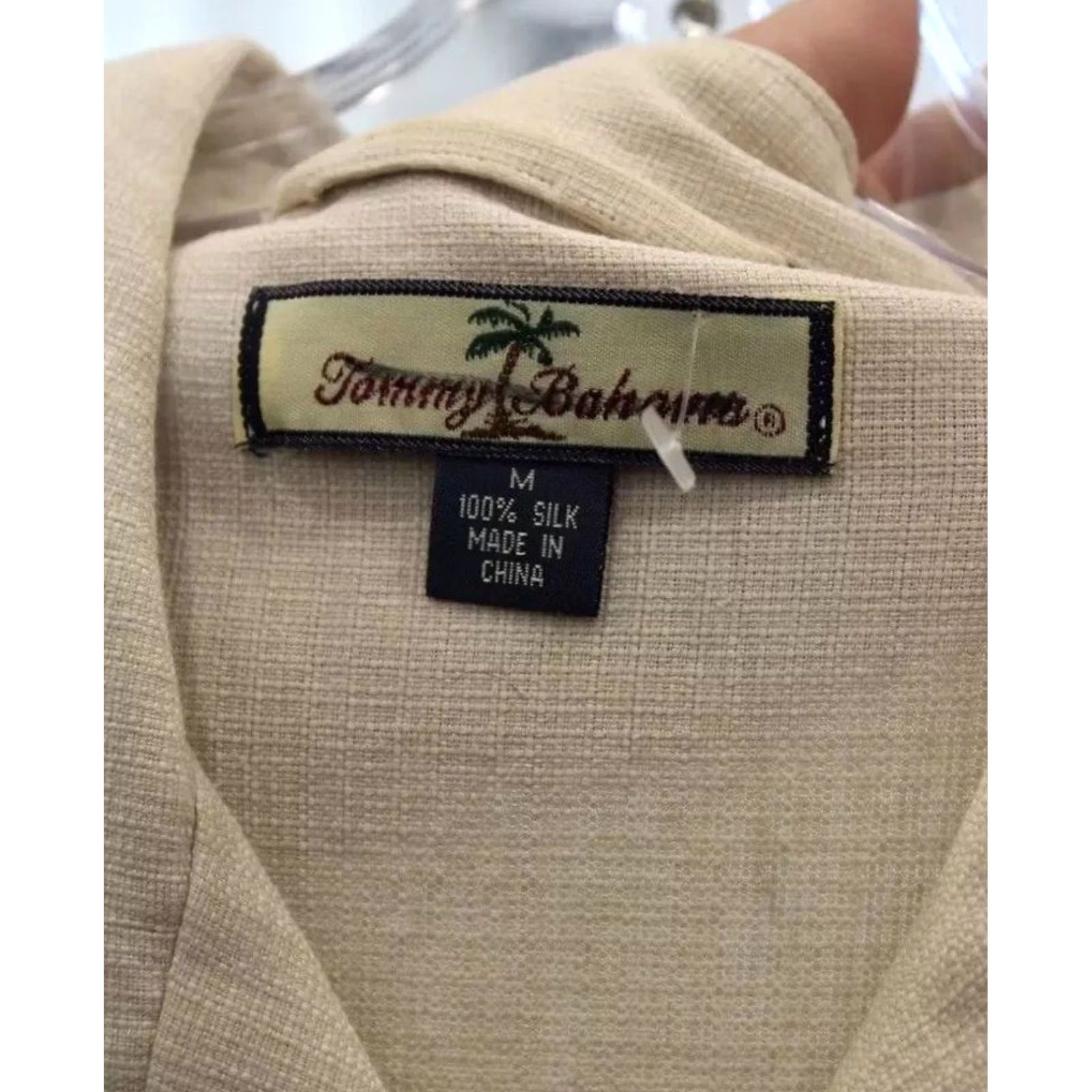 Tommy Bahama VINTAGE Tommy Bahama Dress Shirt Mens M Silk Ivory Wave Hawaiian Pattern ButtonUp 100% Silk Size US M / EU 48-50 / 2 - 3 Thumbnail