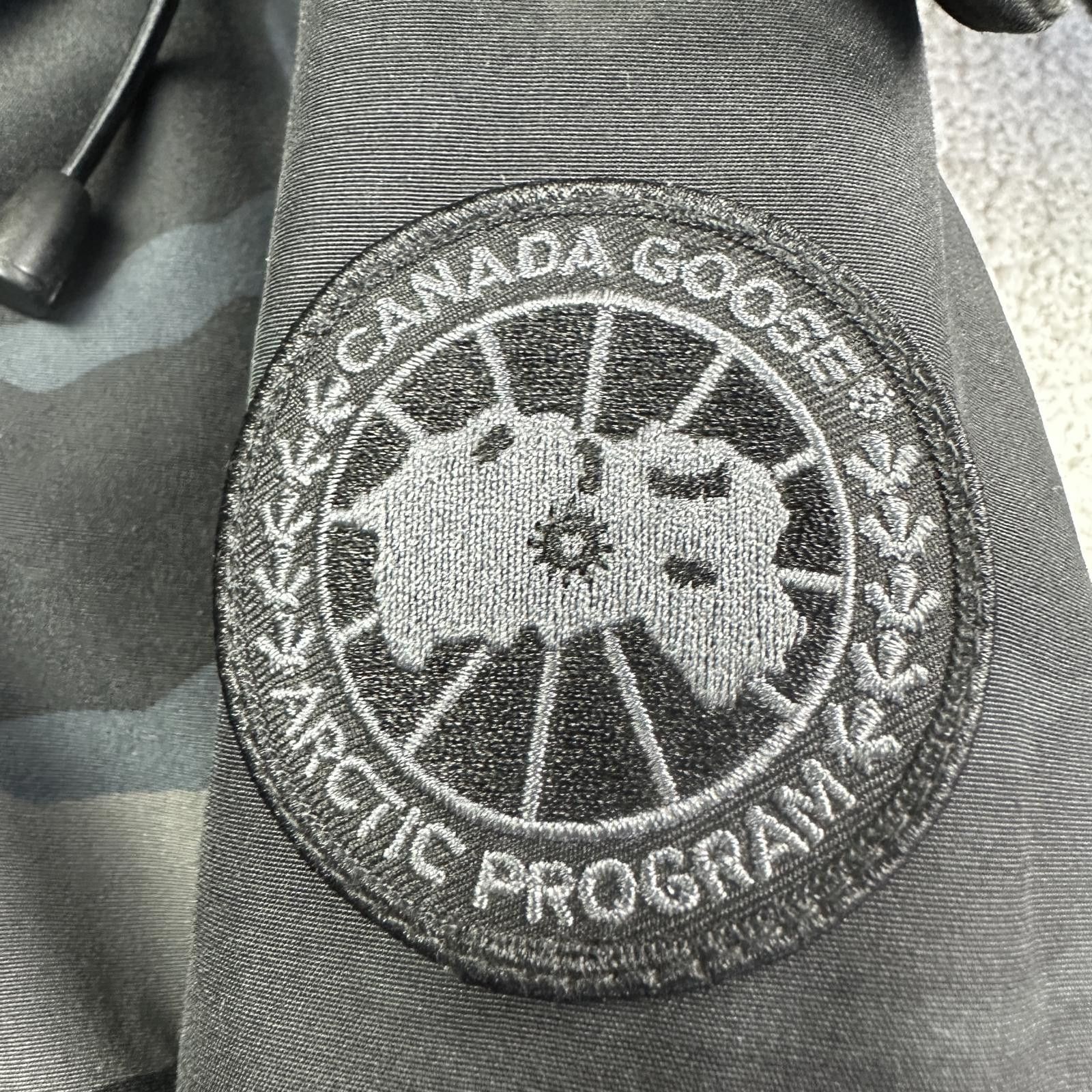 Canada Goose Canada Goose Ladies Rideau Size M Size M / US 6-8 / IT 42-44 - 5 Thumbnail
