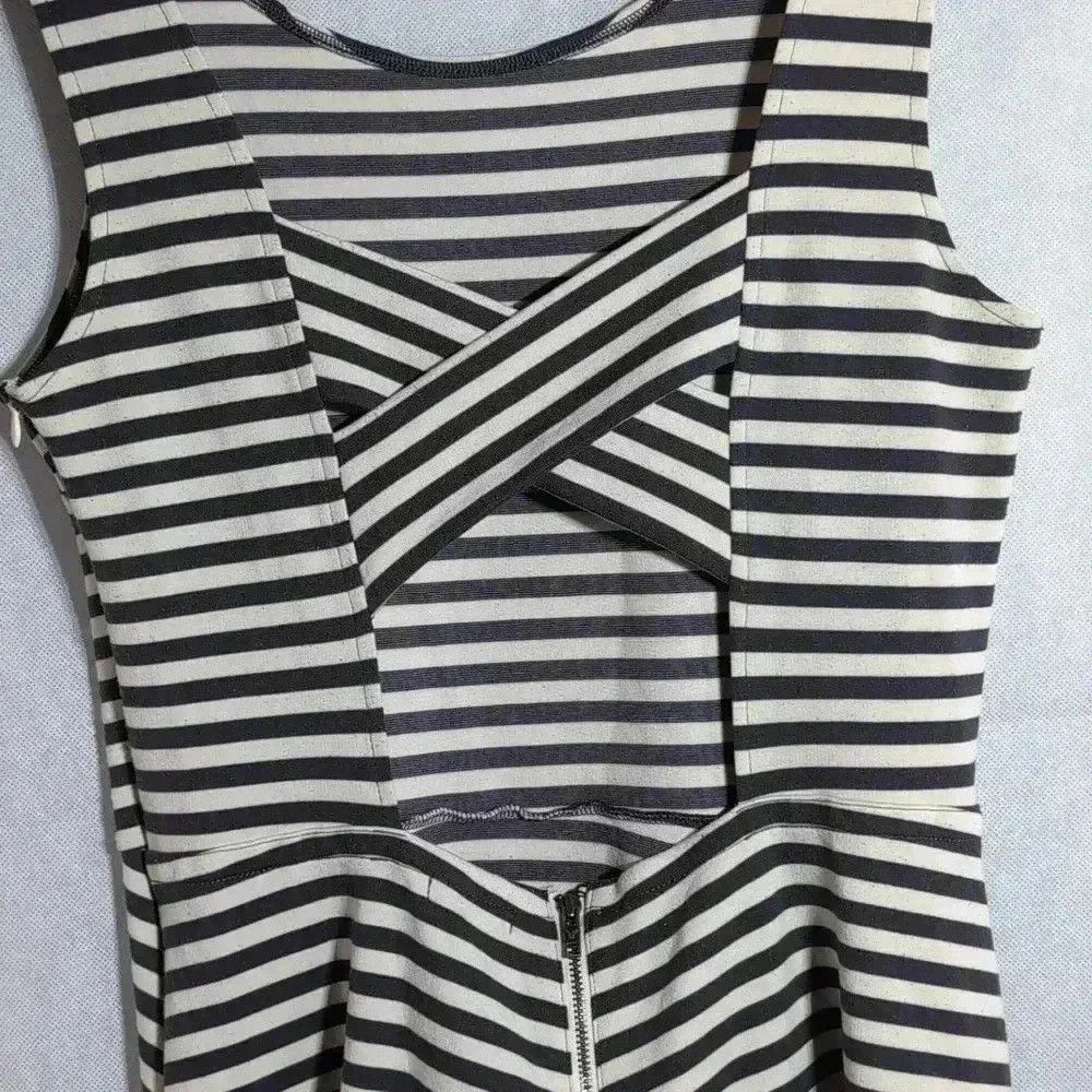 American Eagle Outfitters Gray and White Striped dress American Eagle Outfitters sz S Size S / US 4 / IT 40 - 3 Thumbnail