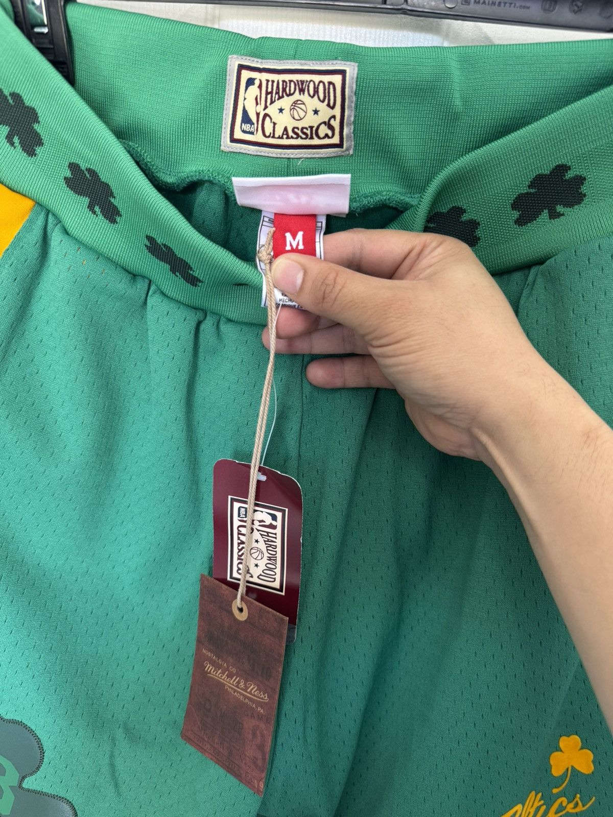 Mitchell & Ness Mitchell & Ness NBA Celtics short Green and Yellow Size US 32 / EU 48 - 4 Thumbnail