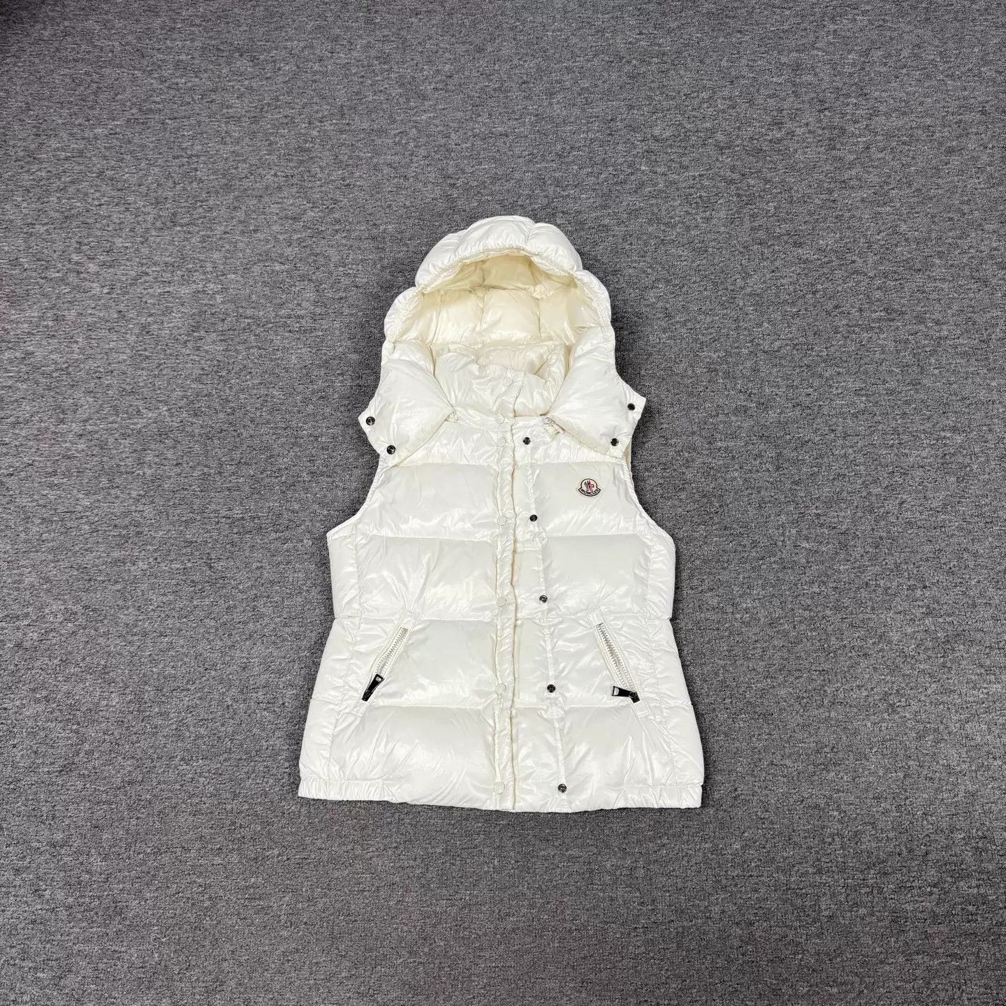 Moncler Moncler White Shiny Hooded Down Vest 0 99 New Size XS / US 0-2 / IT 36-38 - 1 Thumbnail