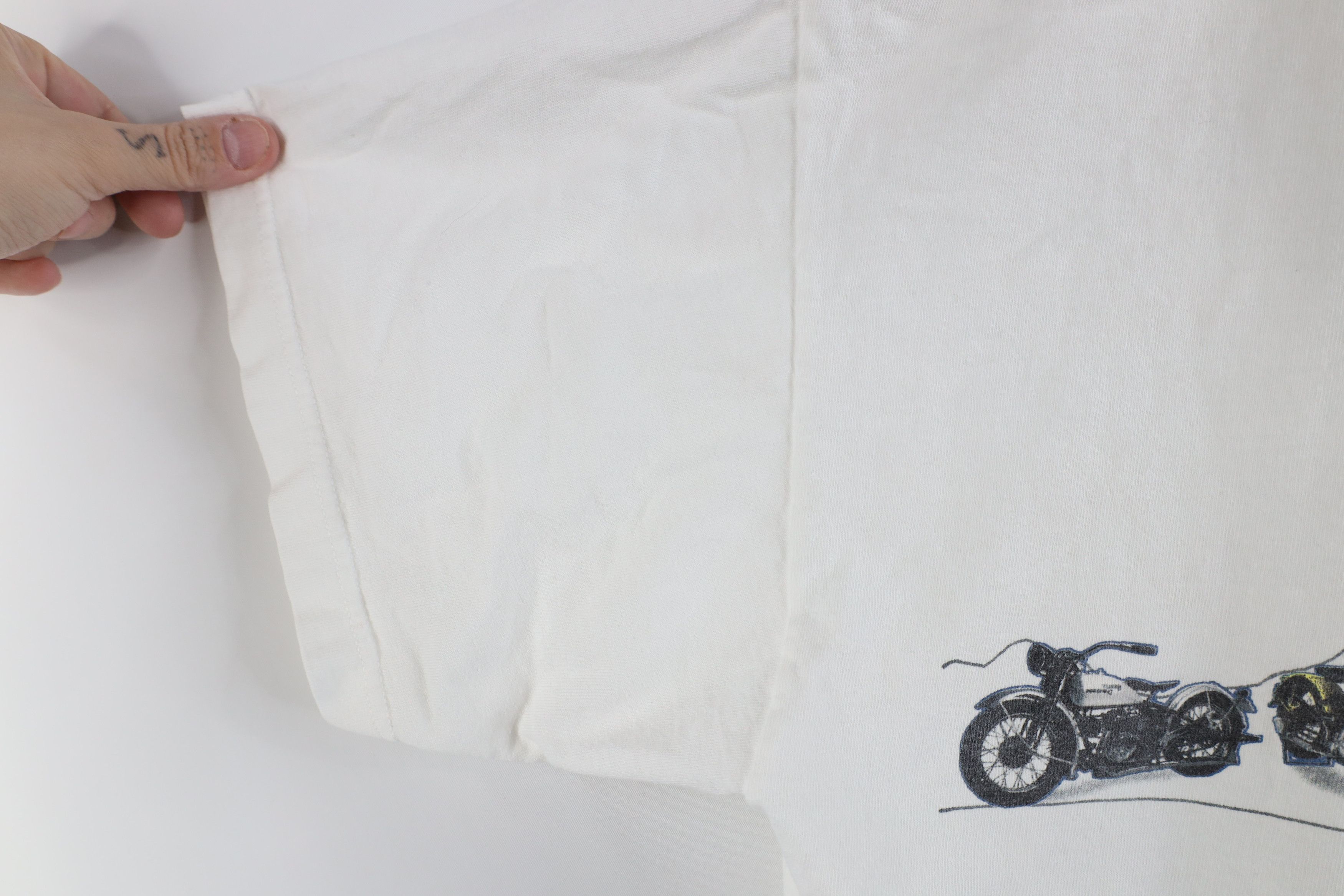 Vintage Vintage 90s Looney Tunes Devil Motorcycle T-Shirt White Size US L / EU 52-54 / 3 - 6 Thumbnail
