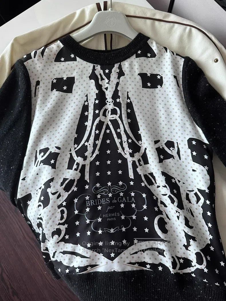 Hermes Hermes Oversized sweater with silk scarf fabric in the fro Size XS / US 0-2 / IT 36-38 - 1 Thumbnail