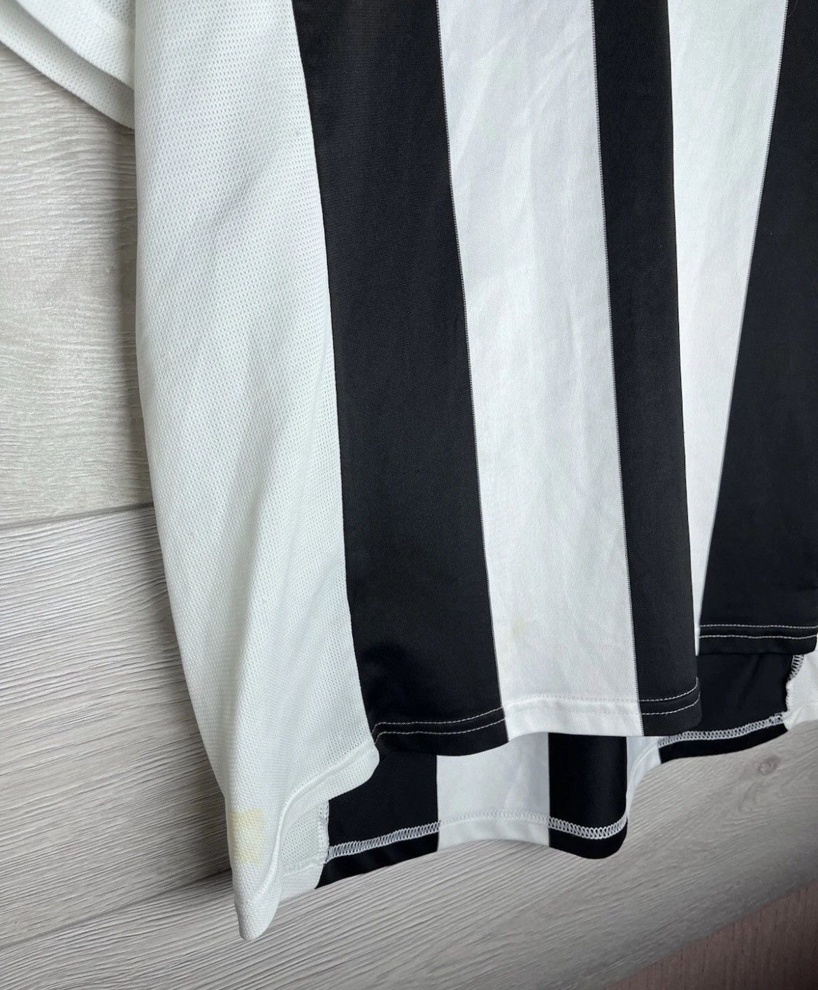 Vintage VINTAGE SOCCER JERSEYS ADIDAS NEWCASTLE UNITED SIZE L Size US L / EU 52-54 / 3 - 3 Thumbnail