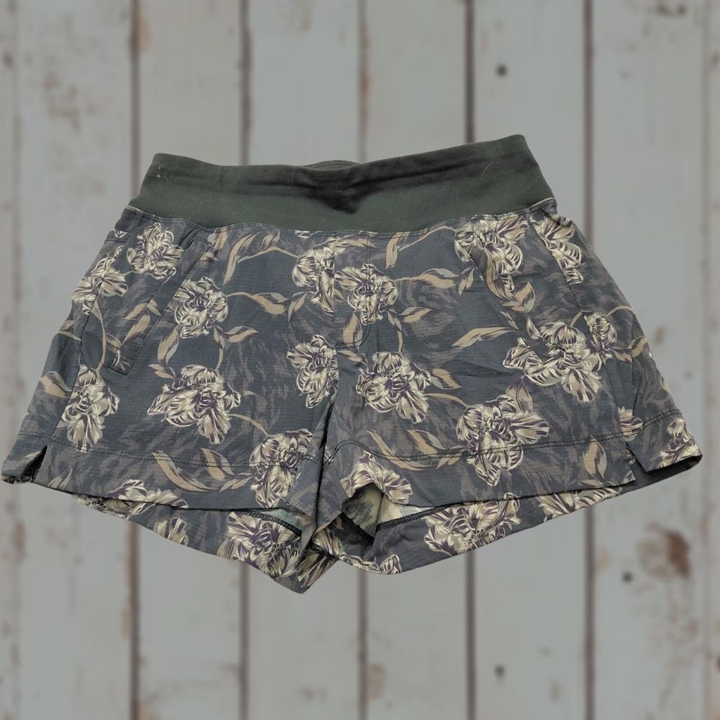 Athleta Athleta Trekkie North Printed Shorts Women's Size 4 Olive Army Green Floral Pattern Pockets Stretch Breathable Athletic Shorts Womens Size 27" / US 4 / IT 40 - 1 Thumbnail