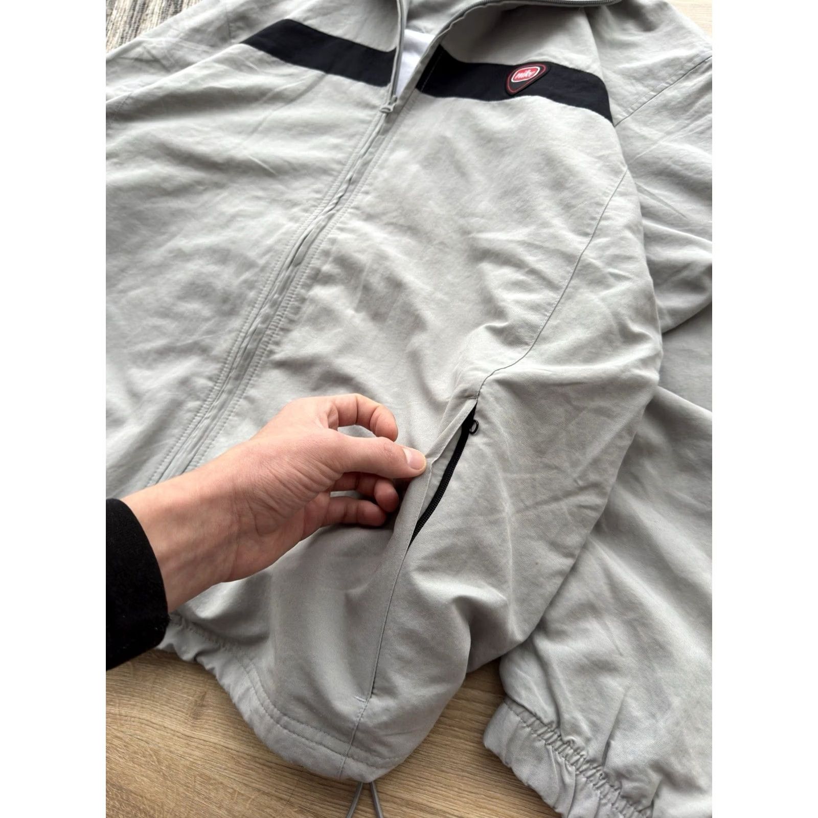 Nike VINTAGE Nike 90s Track Jacket XL Gray Mens Nylon Zip Casual Retro Y2K Streetwear 90s Decade Size US XL / EU 56 / 4 - 4 Thumbnail