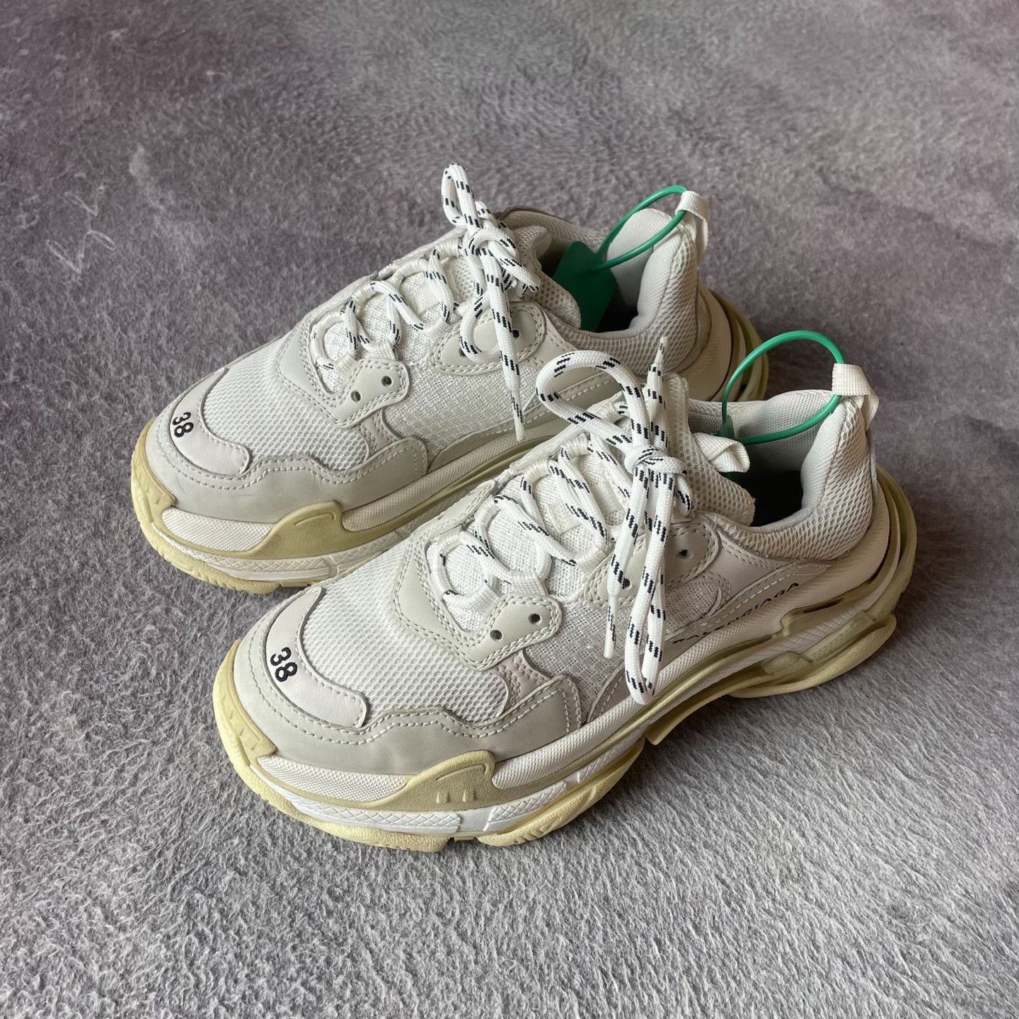Balenciaga Balenciaga White Lowtop Sneakers S Women Size US 6 / IT 36 - 1 Thumbnail