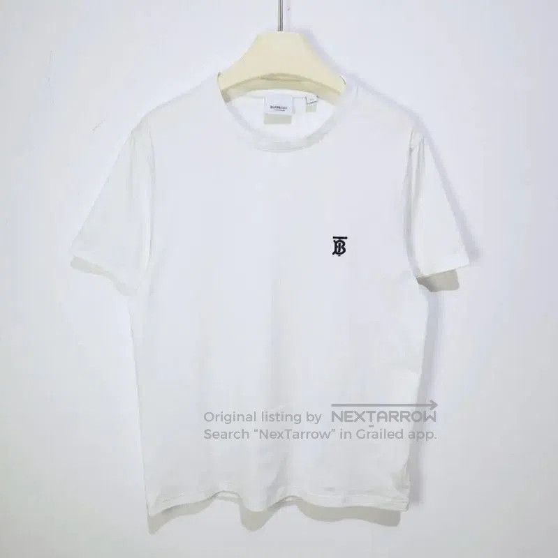 Burberry Burberry White Cotton Women's T-Shirt. Size S / US 4 / IT 40 - 1 Thumbnail
