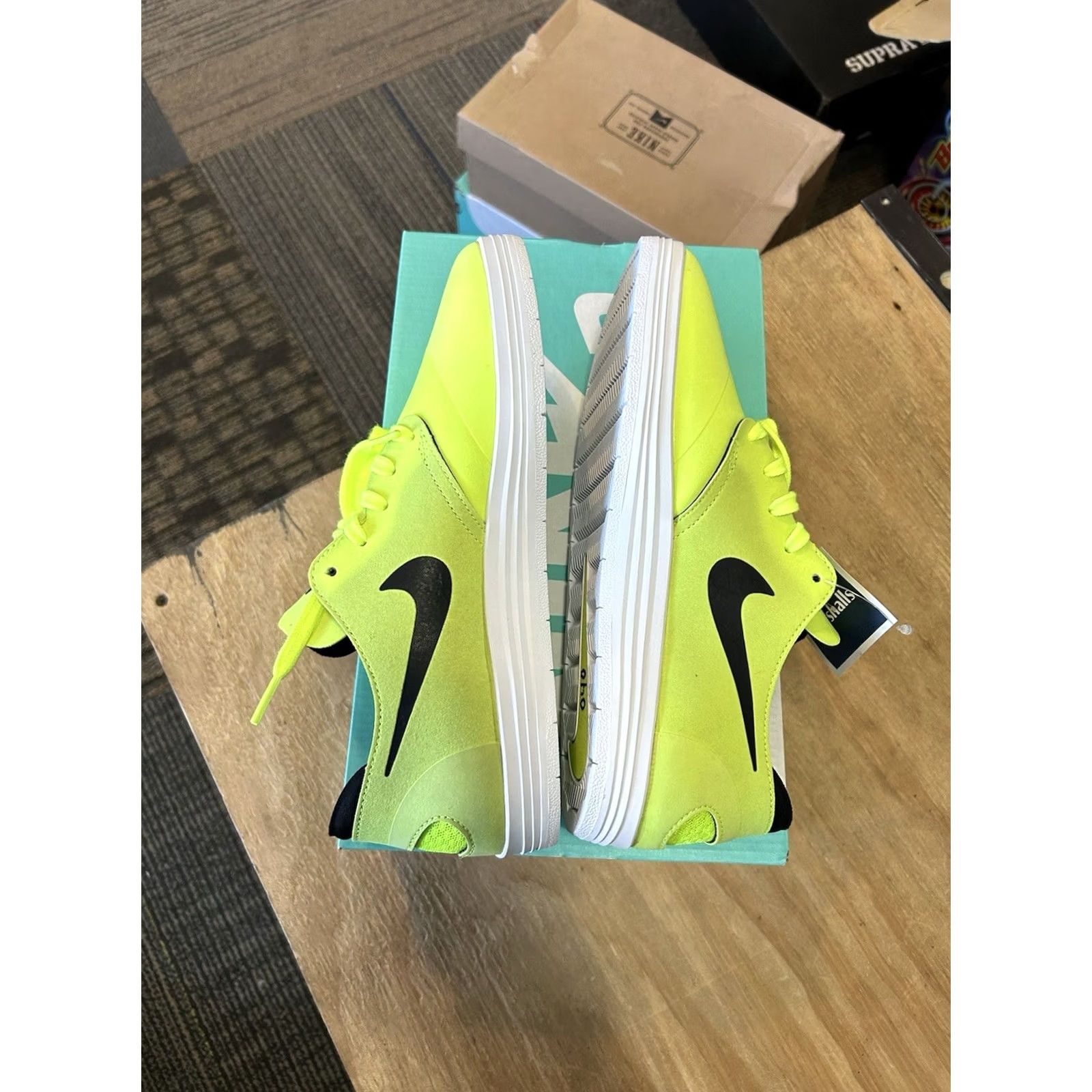 Vintage Nike SB Lunar Oneshot Volt/Black Sneaker 631044-700 US Men’s 8 DS Brand New In Box With Marks As Is Size US 7 / EU 40 - 4 Thumbnail