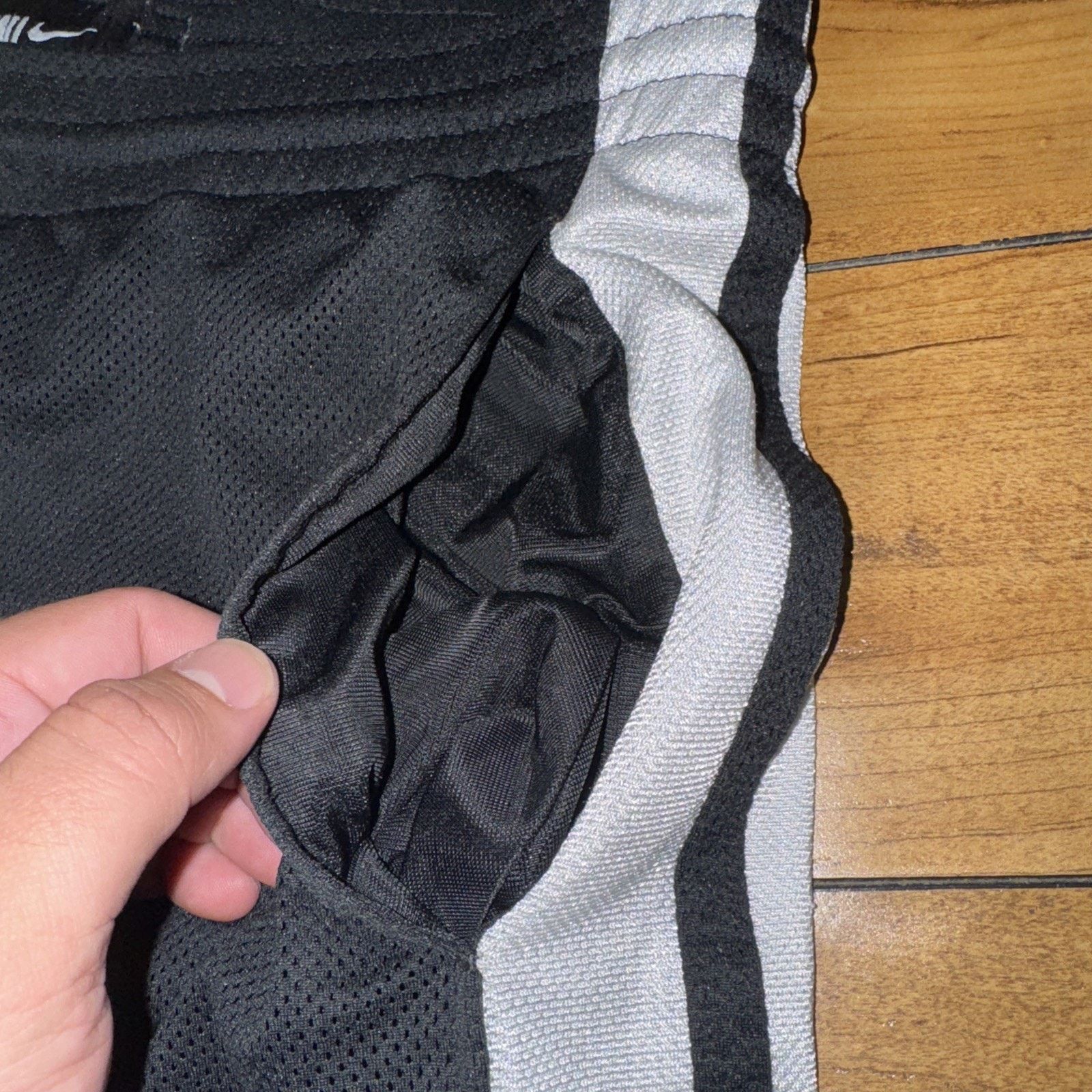 Nike Vintage Nike Basketball Shorts Black Medium 38x10 Measured Size US 38 / EU 54 - 3 Thumbnail