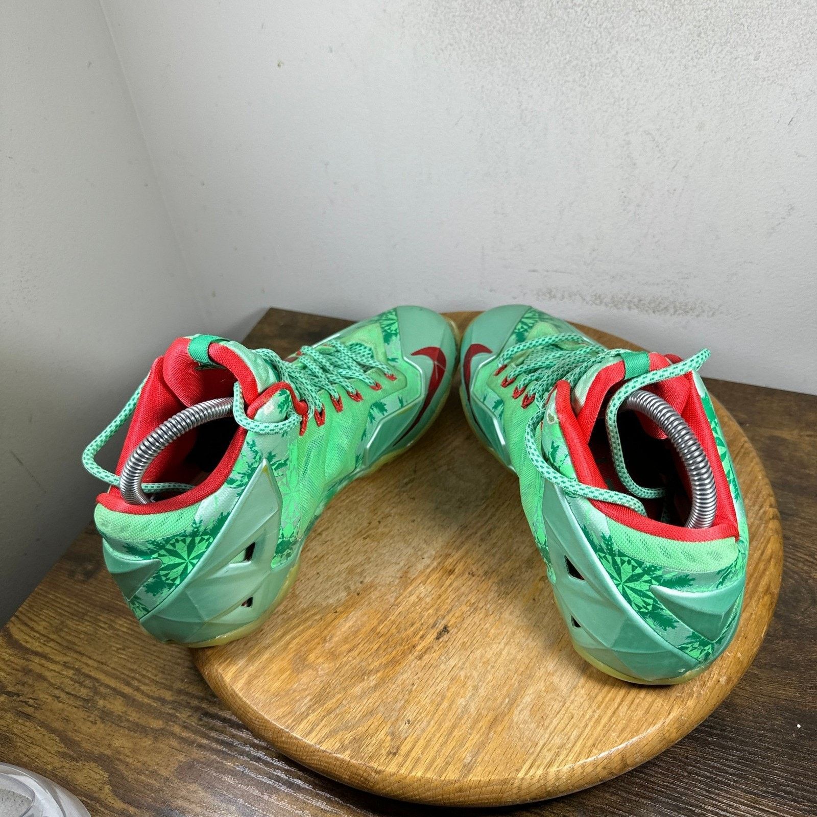 Nike Nike LeBron 11 Low Christmas Men's Size 8 Shoes 616175-301 Size US 8 / EU 41 - 3 Thumbnail