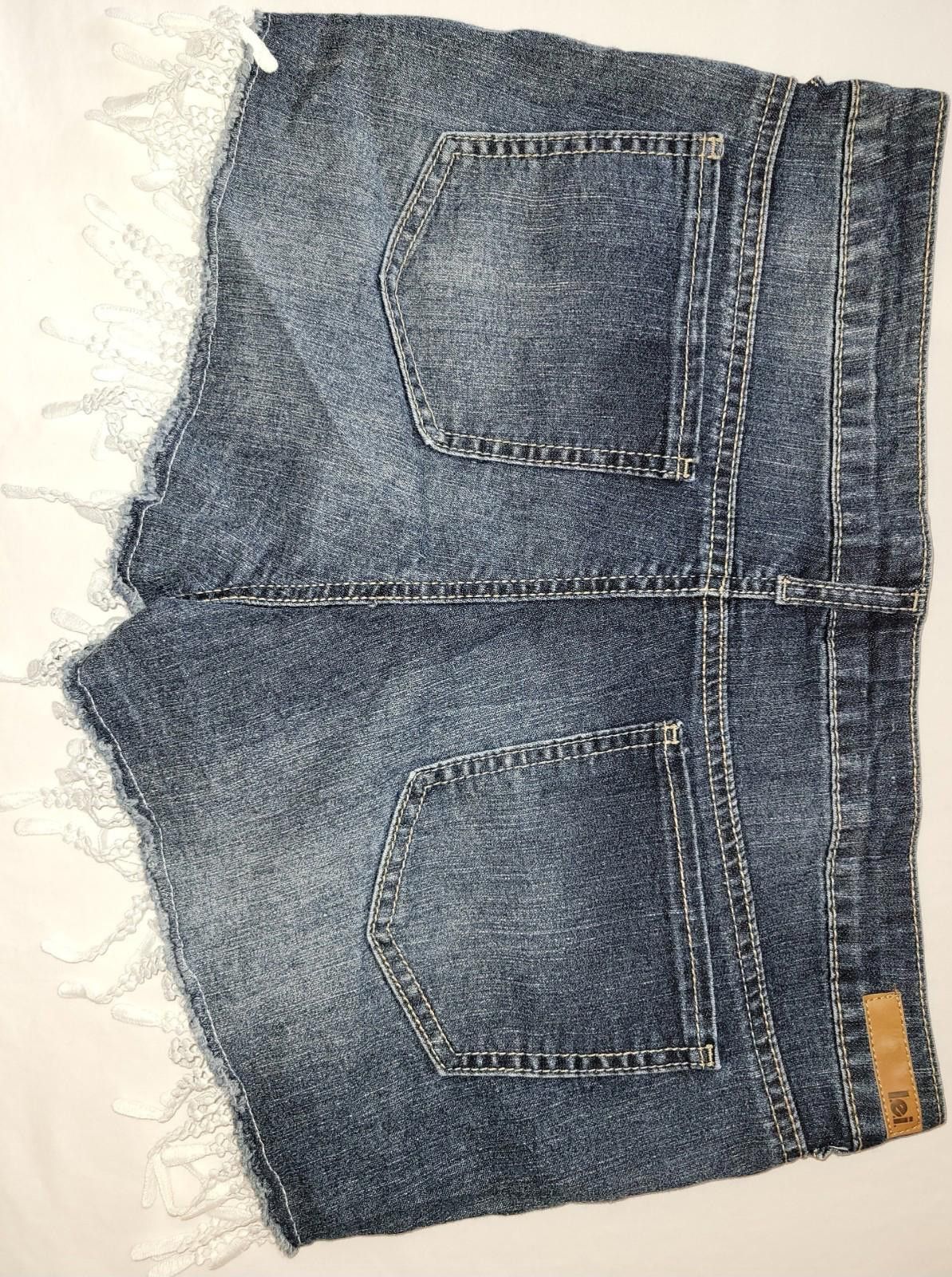 L.E.I. l.e.i. Ashley lowrise jean shorts juniors size 13 Size 30" / US 8 / IT 44 - 5 Thumbnail
