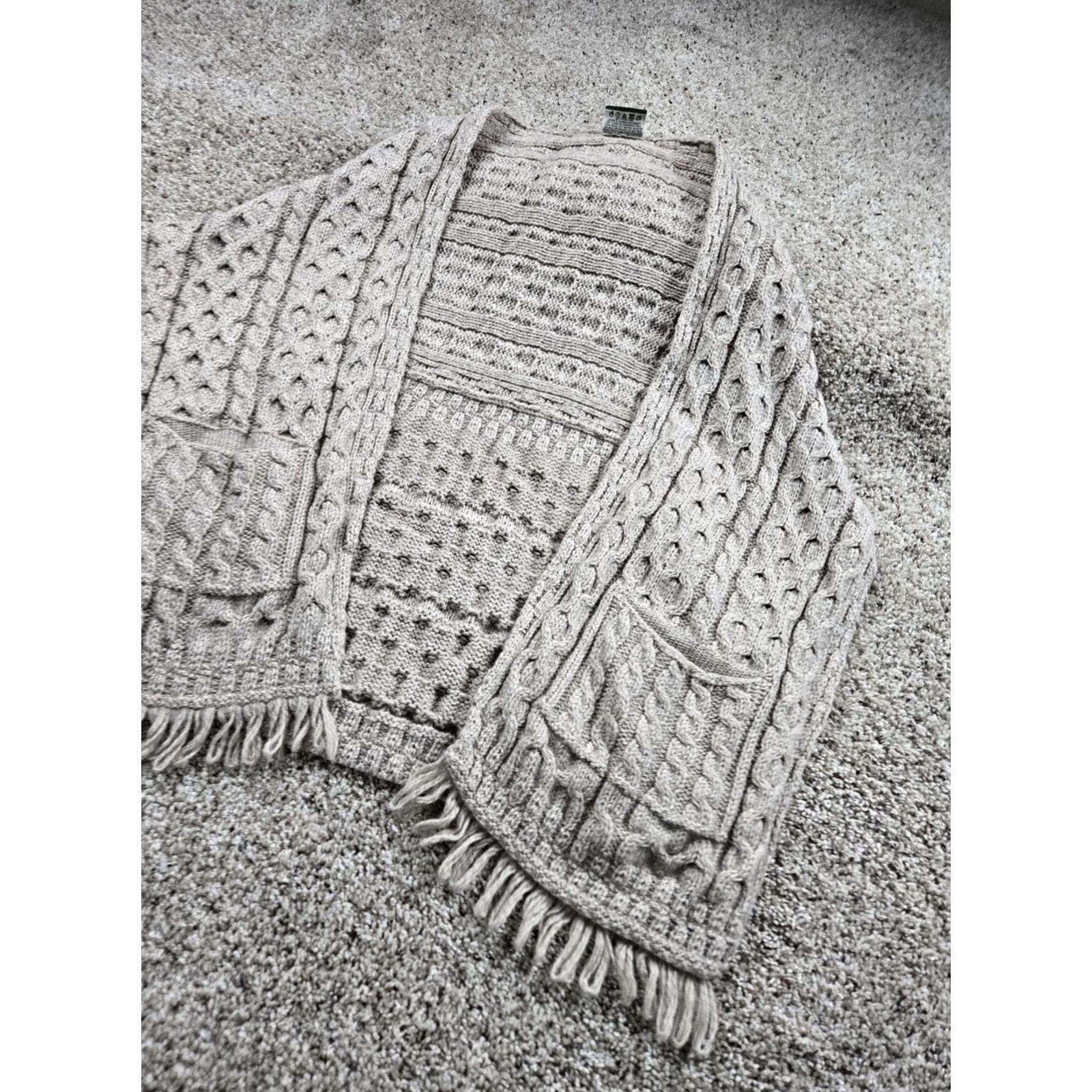 Vintage VINTAGE Carraig Donn Shawl Womens One Size Beige Aran Cable Knit Merino Wool Ireland Vest Size ONE SIZE - 2 Thumbnail