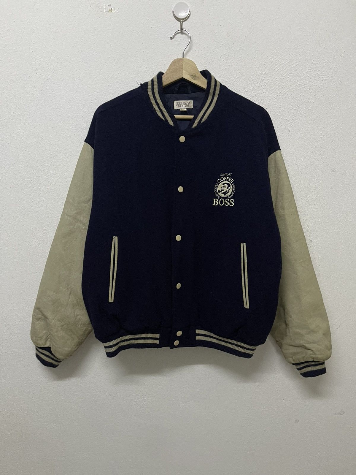 Japanese Brand 2000s SUNTORY BOSS COFFEE VARSITY LEATHER SLEEVE DISTRESSED Size US M / EU 48-50 / 2 - 1 Thumbnail